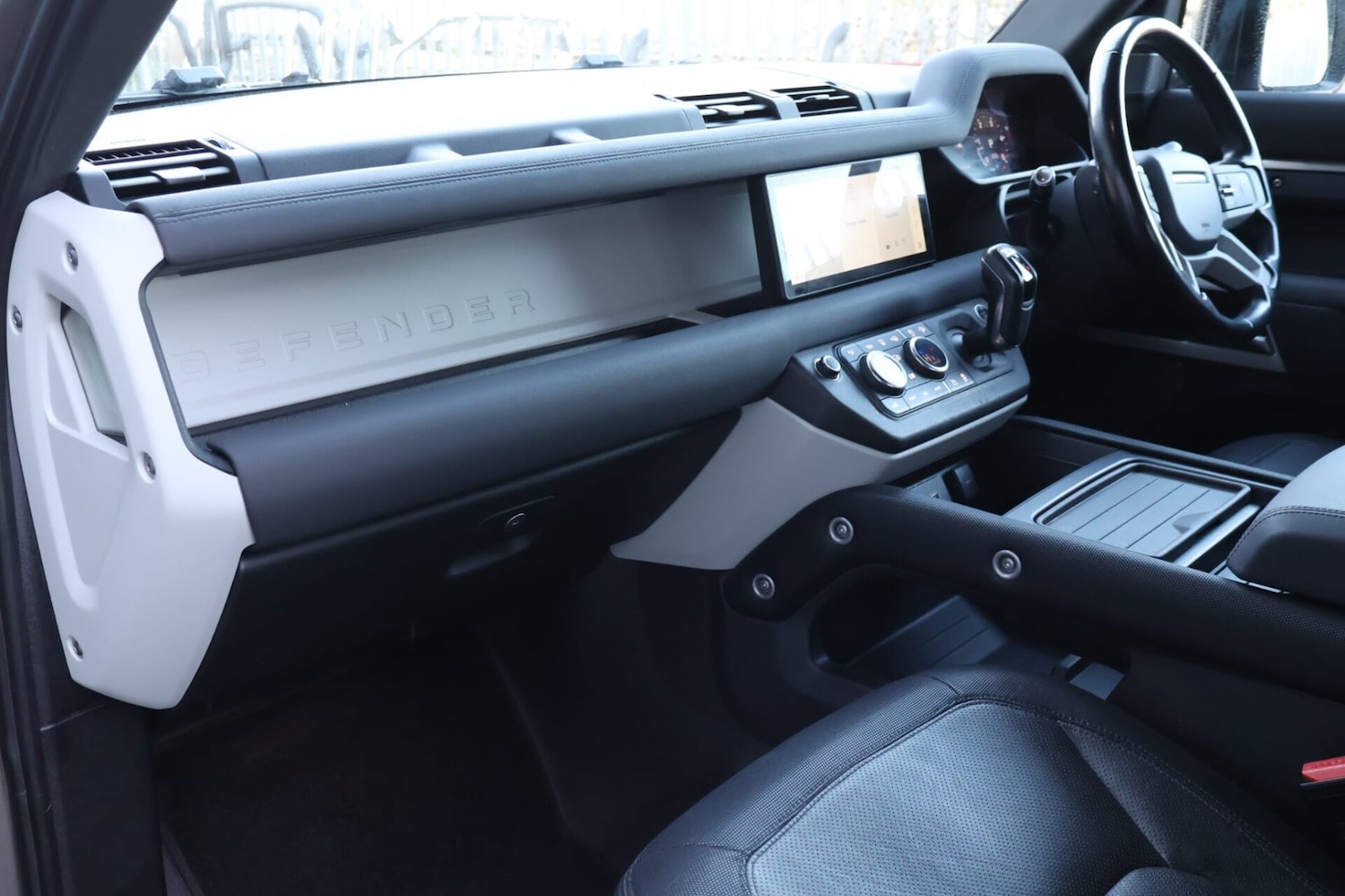 Used Land Rover Defender 2021 for sale - 76662578: Photo 24