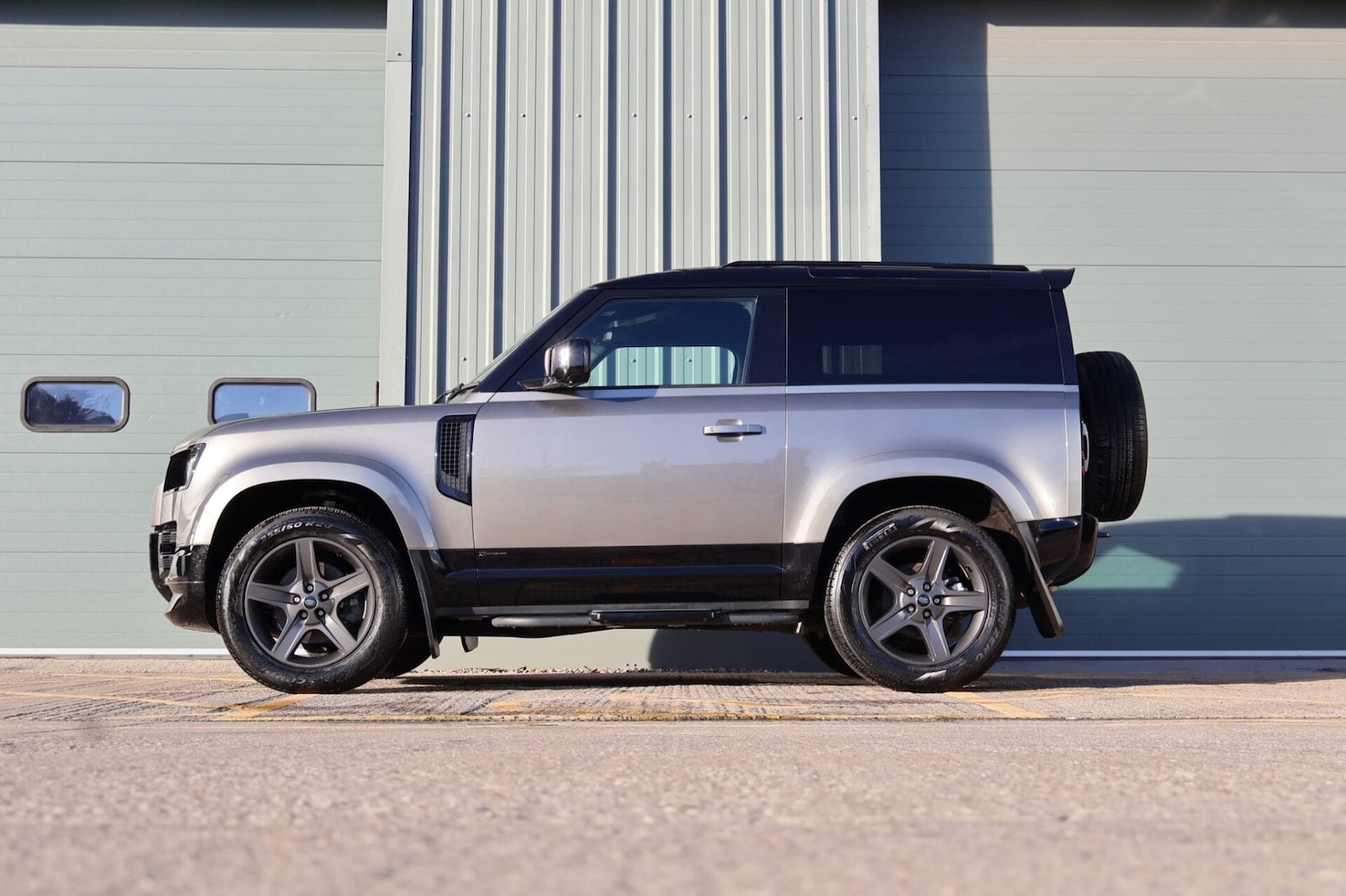 Used Land Rover Defender 2021 for sale - 76662578: Photo 5