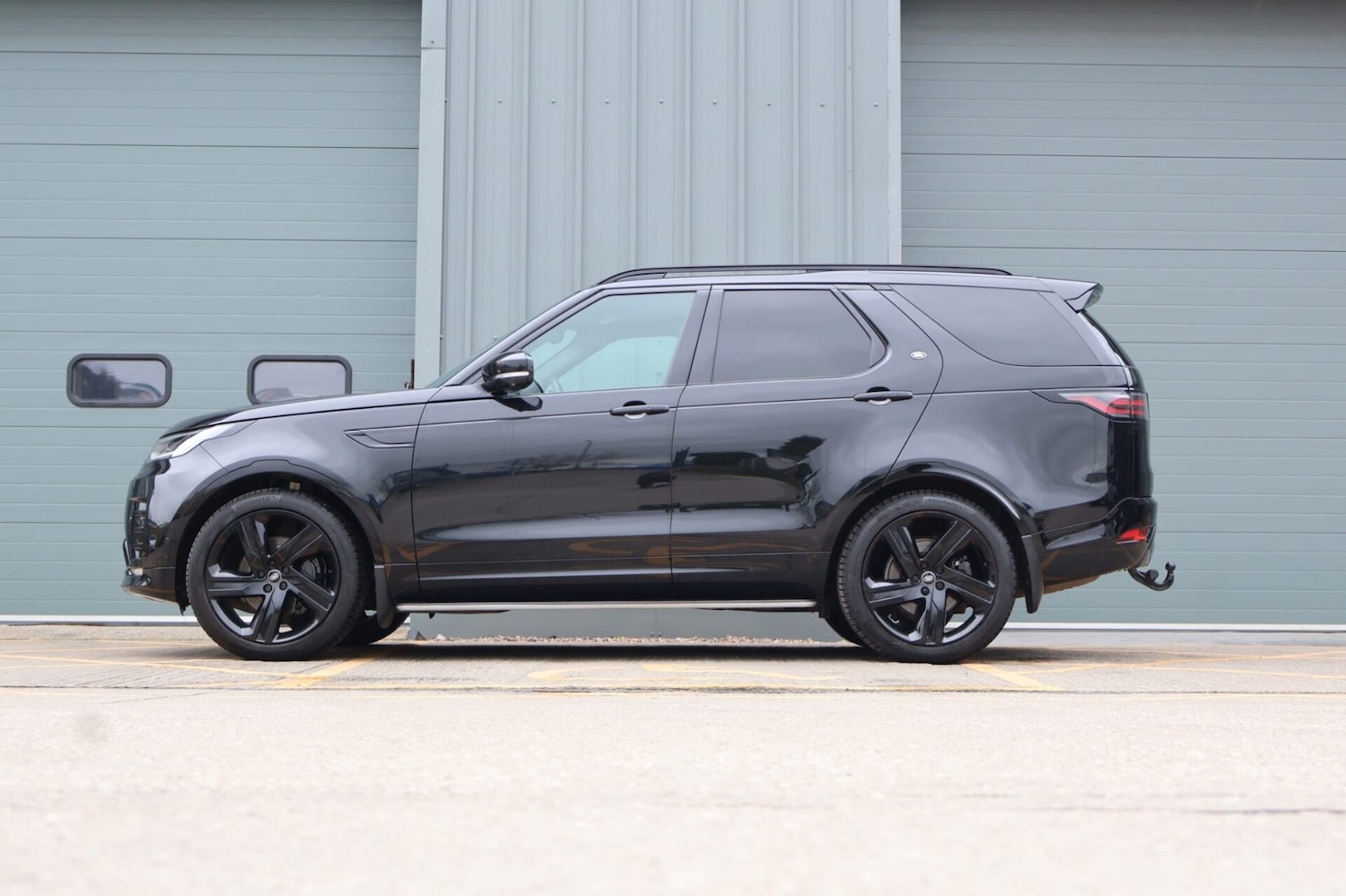 Used Land Rover Discovery 2023 for sale - 77873518: Photo 8