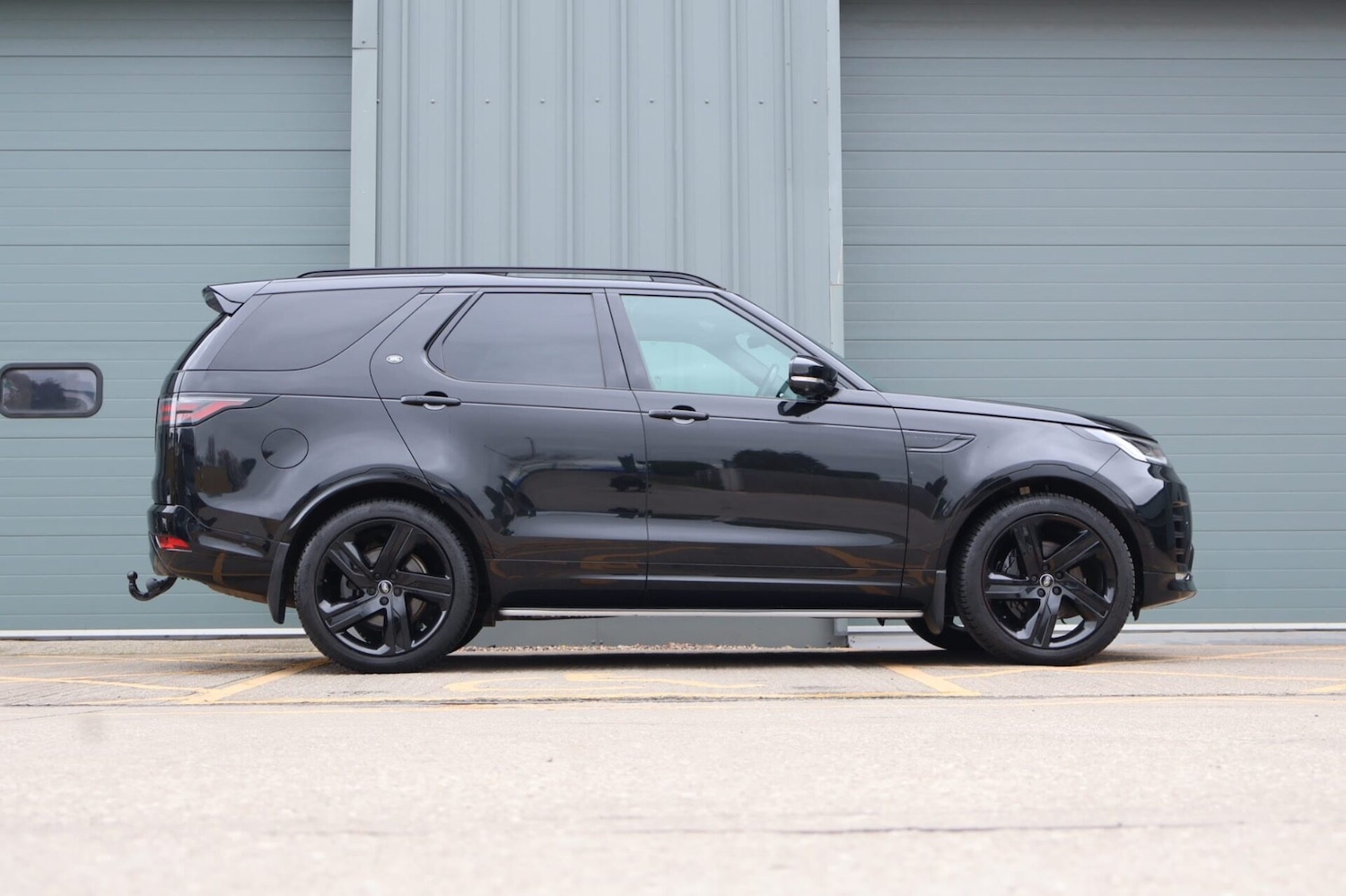 Used Land Rover Discovery 2023 for sale - 77873518: Photo 9