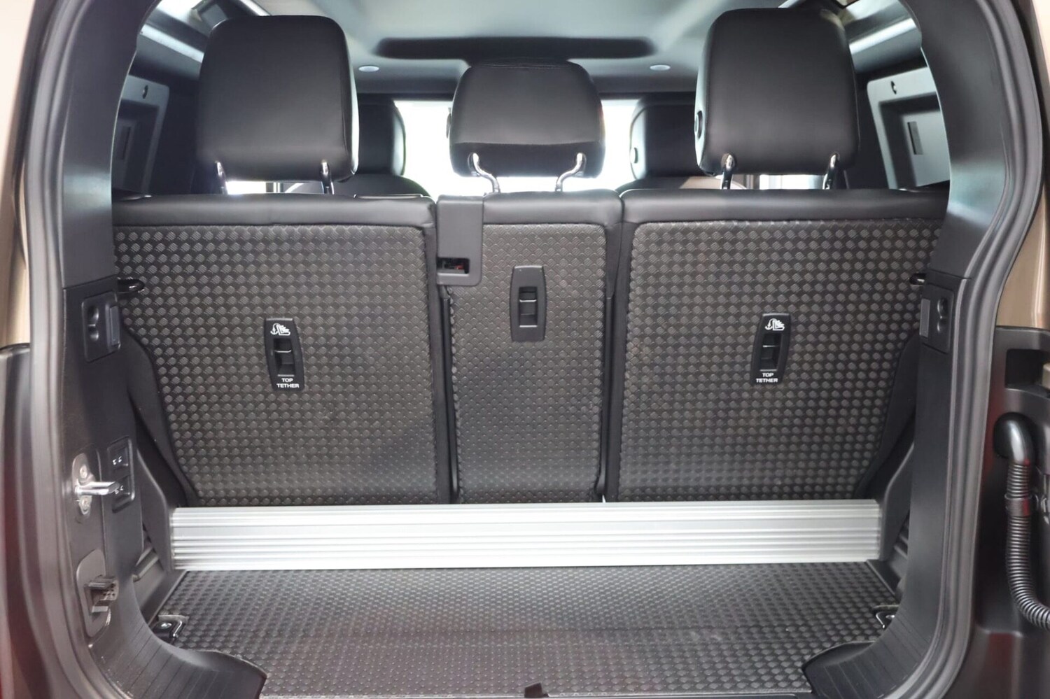 Used Land Rover Defender 90 2025 for sale - 75426539: Photo 35