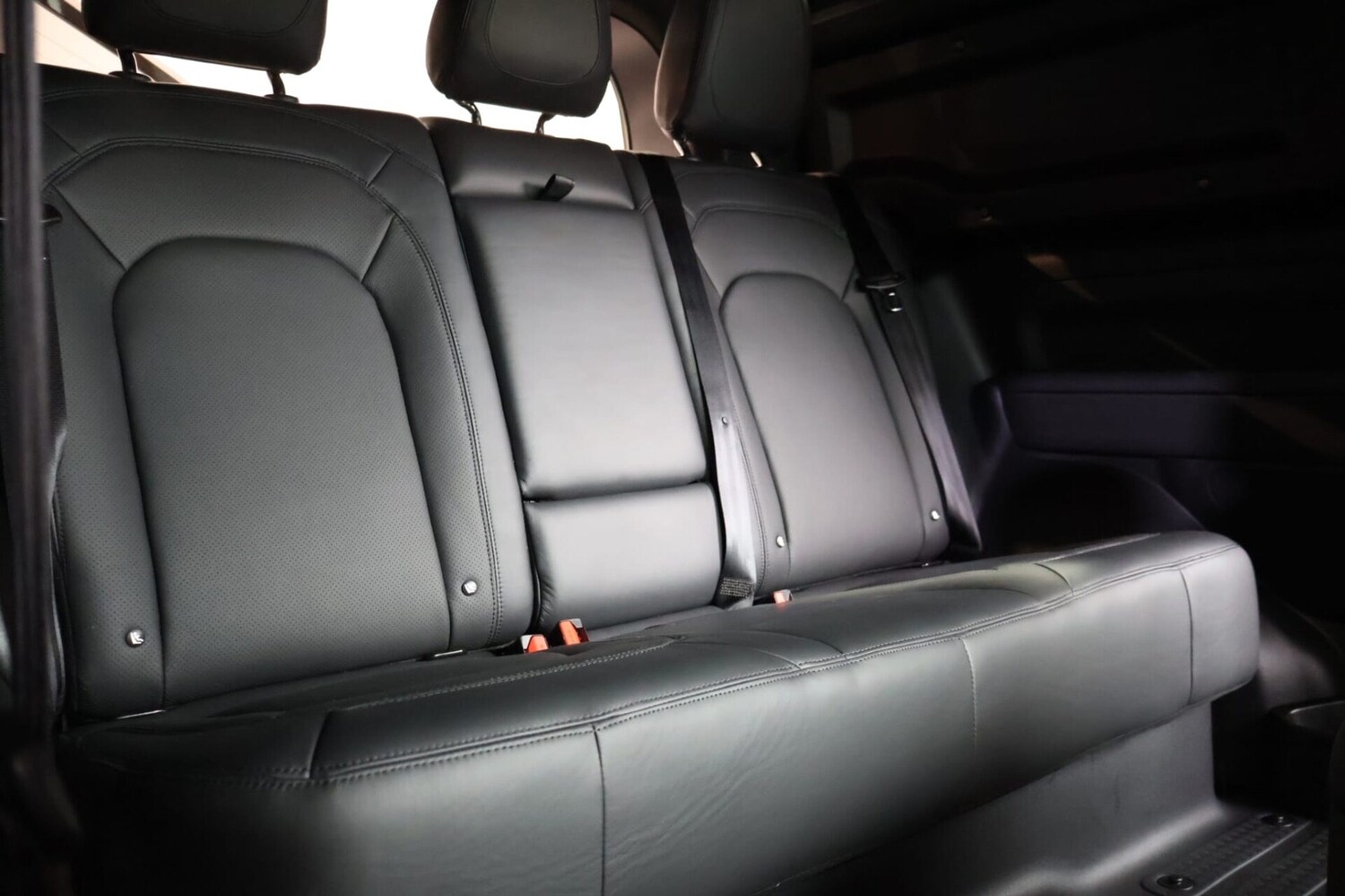 Used Land Rover Defender 90 2025 for sale - 75426539: Photo 37