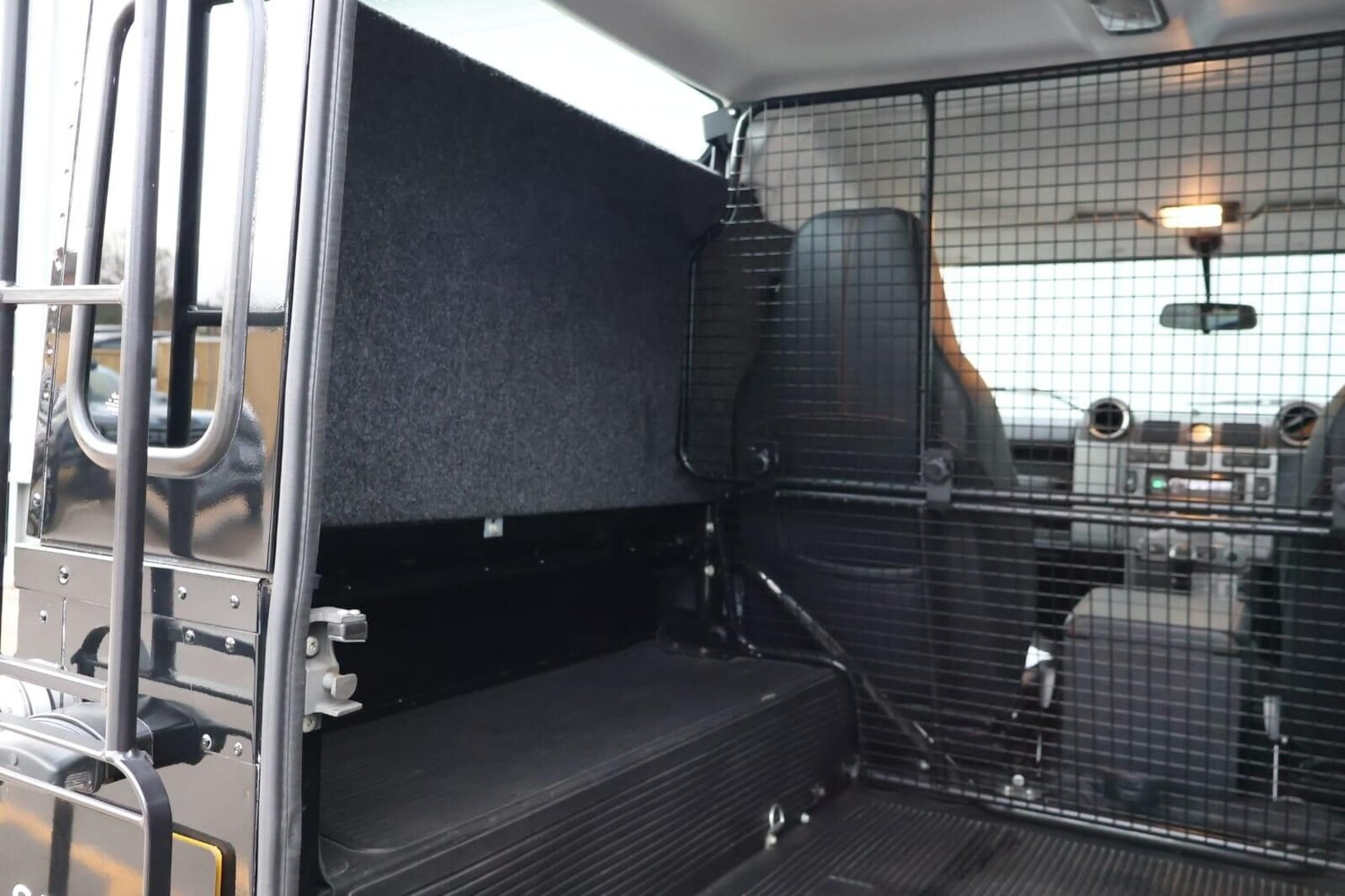 Used Land Rover Defender 2013 for sale - 77663601: Photo 18