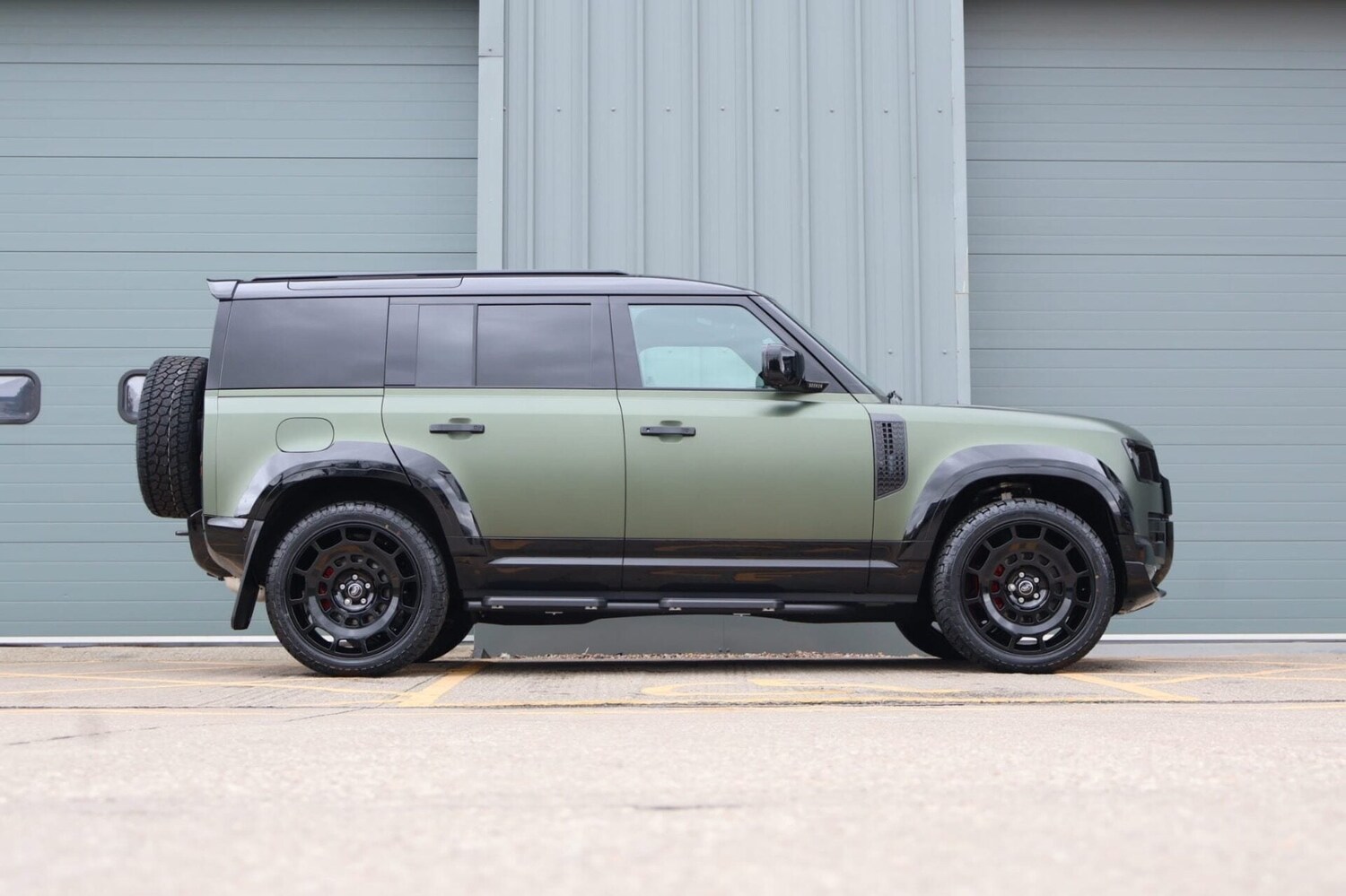 Used Land Rover Defender 110 2026 for sale - 77915550: Photo 11