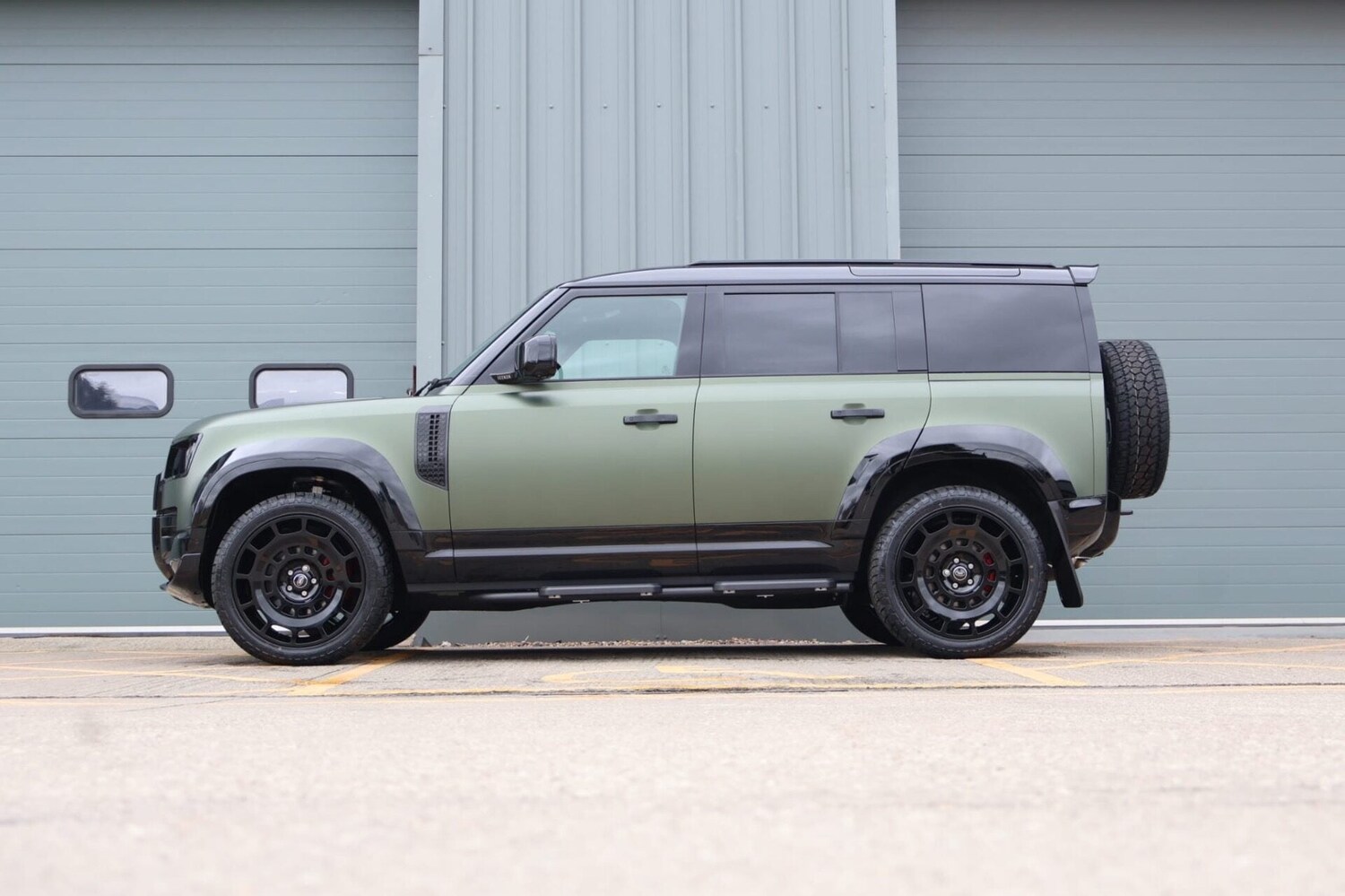 Used Land Rover Defender 110 2026 for sale - 77915550: Photo 12