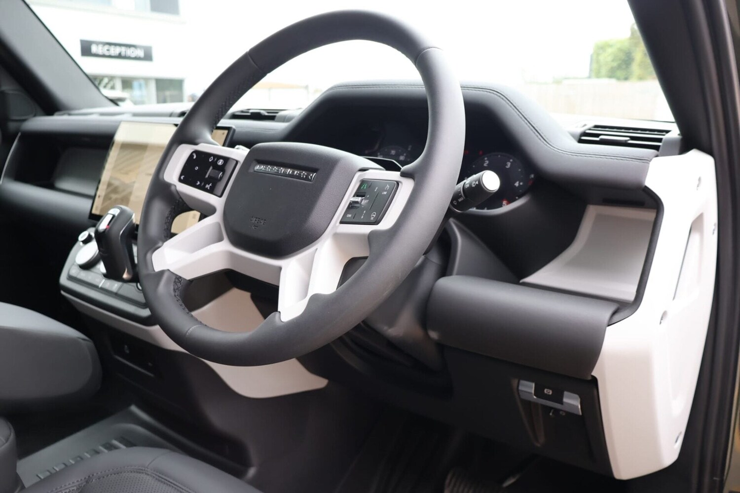 Used Land Rover Defender 110 2026 for sale - 77915550: Photo 18