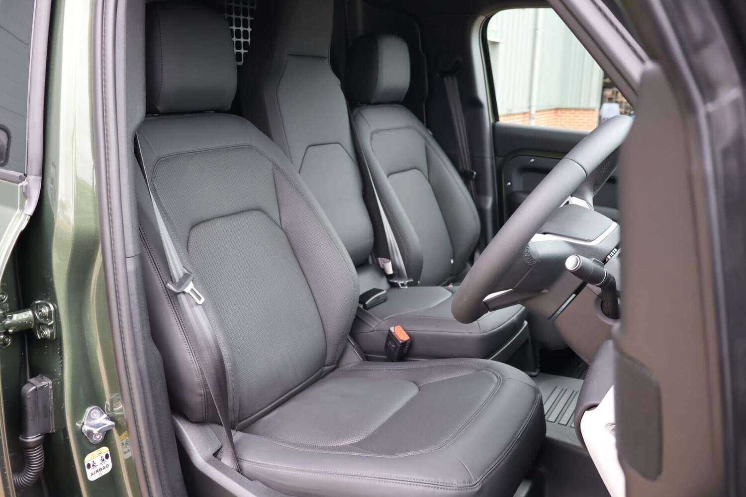 Used Land Rover Defender 110 2026 for sale - 77915550: Photo 19