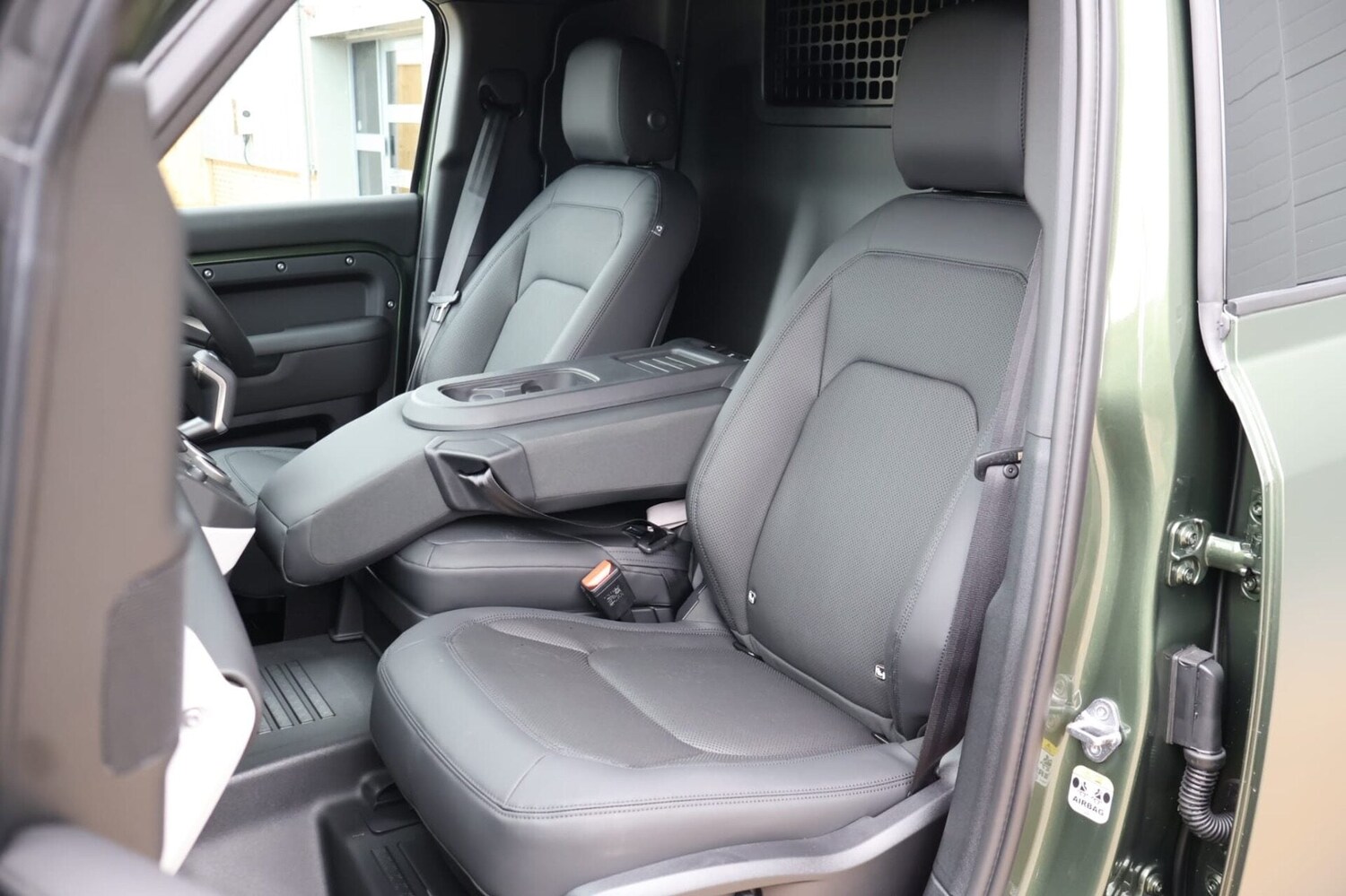 Used Land Rover Defender 110 2026 for sale - 77915550: Photo 22