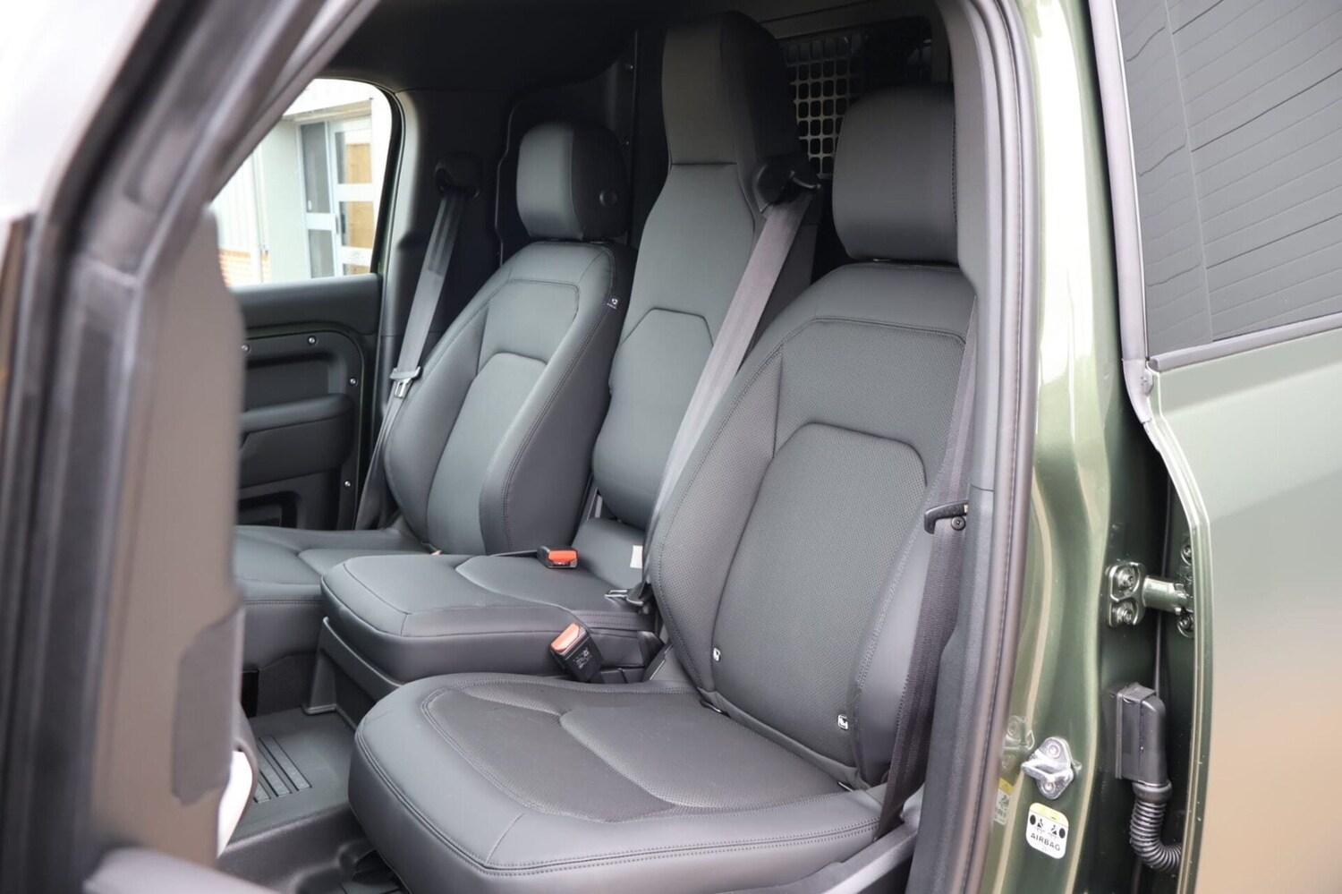 Used Land Rover Defender 110 2026 for sale - 77915550: Photo 23