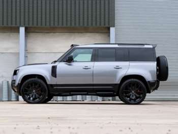 Used Land Rover Defender 110 2024 for sale - 74864522: Photo