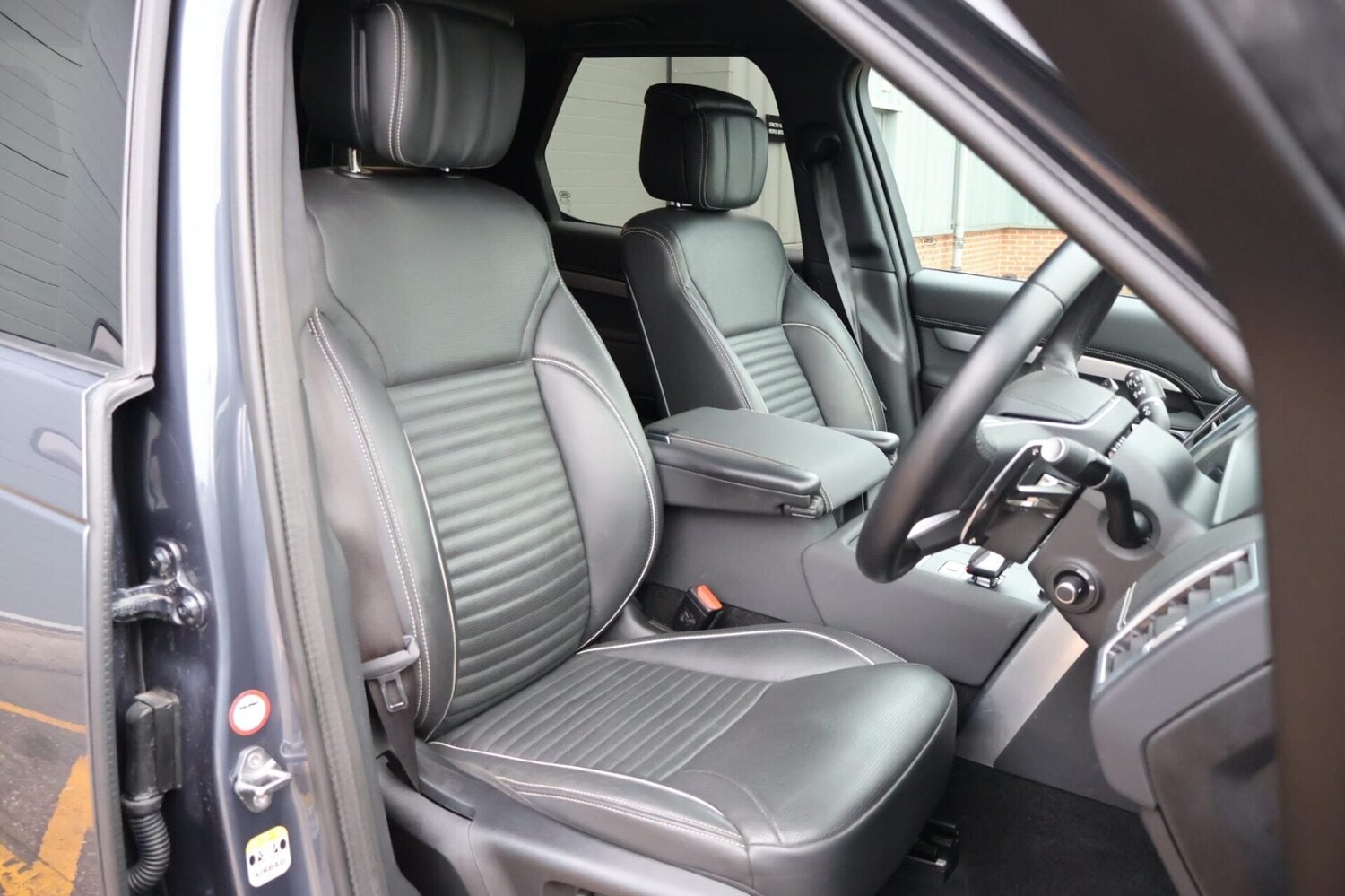 Used Land Rover Discovery 2023 for sale - 77417077: Photo 17