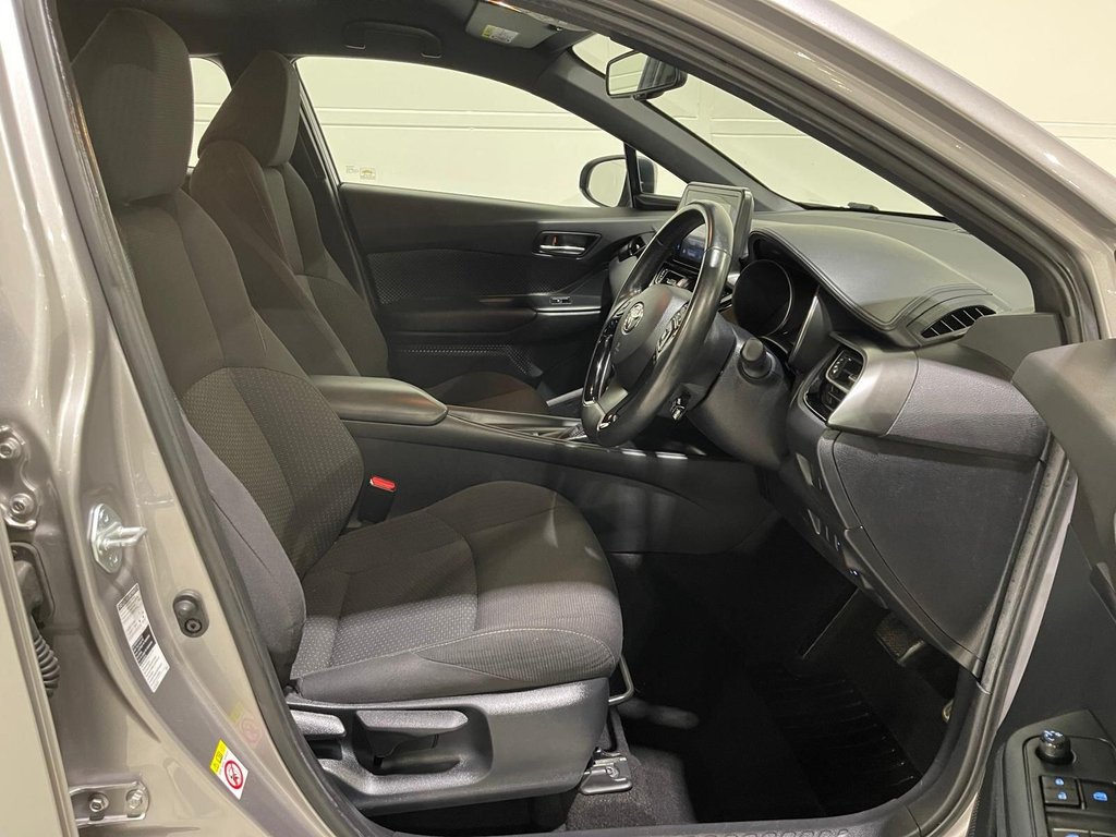 Used Toyota C-HR 2017 for sale - 76923173: Photo 25