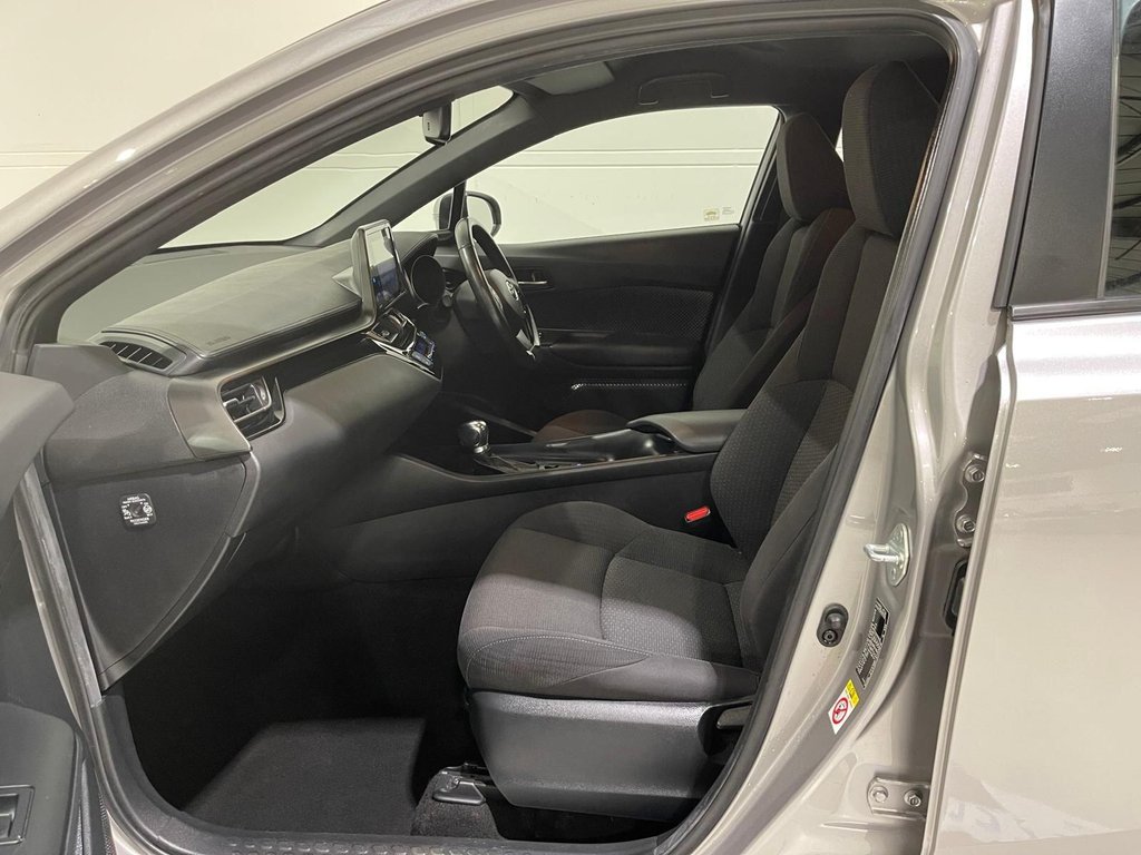 Used Toyota C-HR 2017 for sale - 76923173: Photo 28