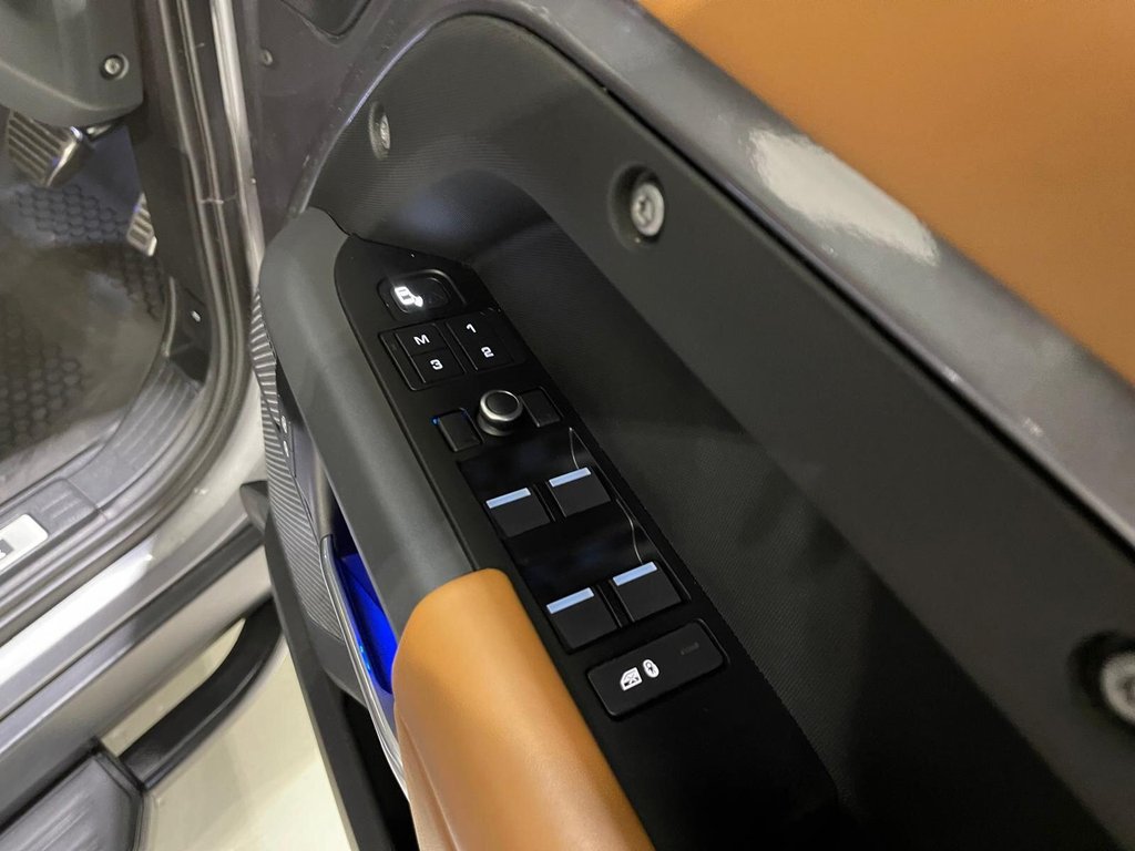 Used Land Rover Defender 110 2020 for sale - 77547217: Photo 32