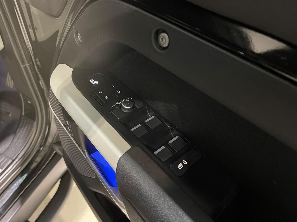 Used Land Rover Defender 110 2022 for sale - 77631532: Photo 30