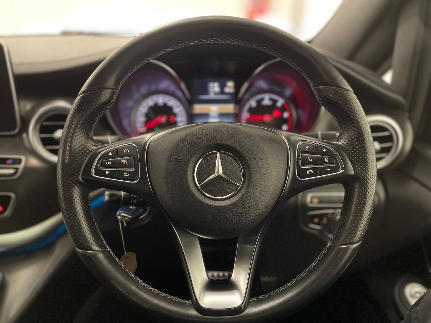 Used Mercedes-Benz V-Class 2019 for sale - 76398298: Photo 12