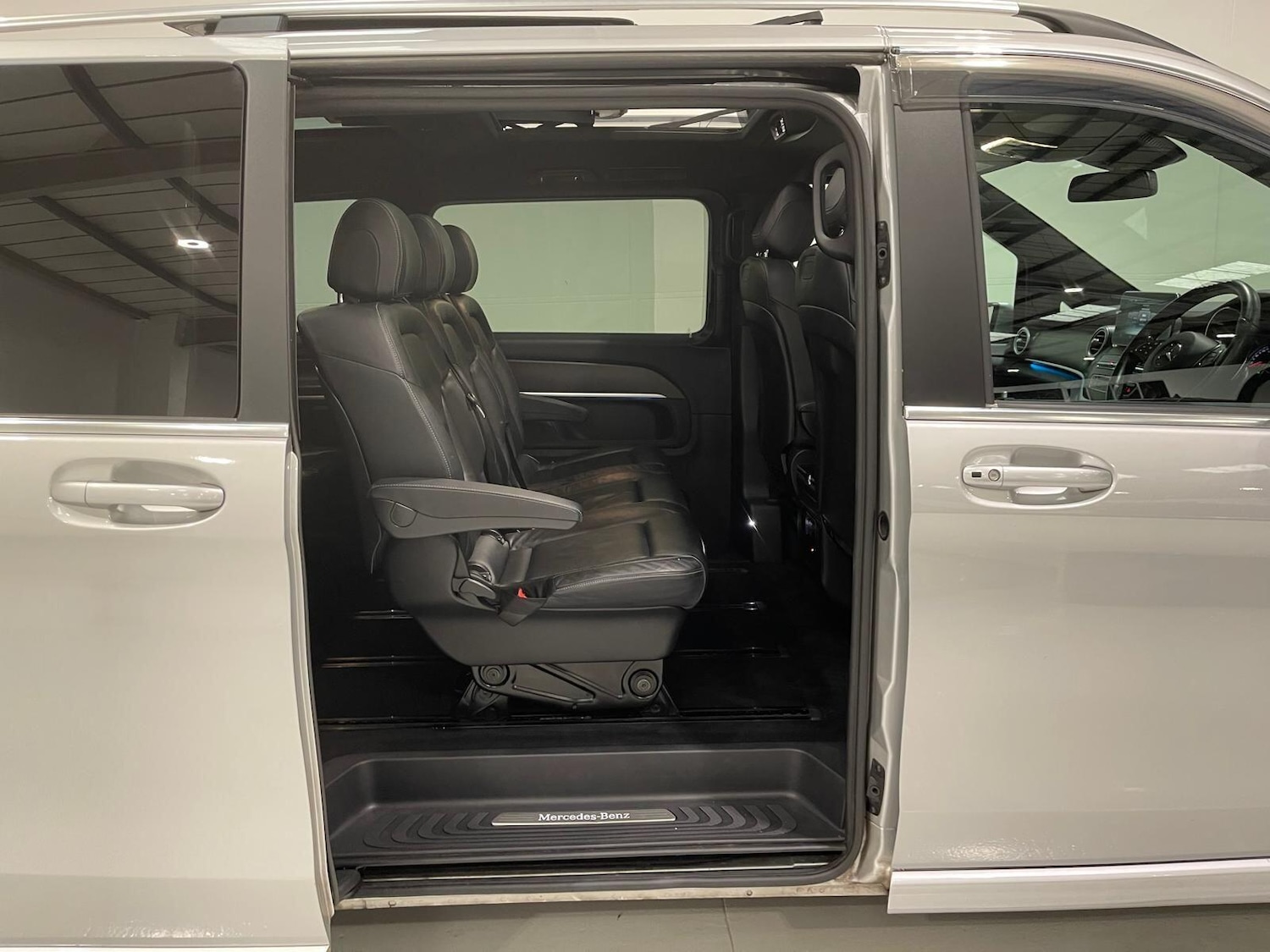 Used Mercedes-Benz V-Class 2019 for sale - 76398298: Photo 35