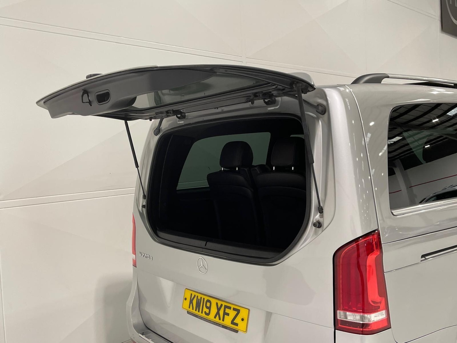 Used Mercedes-Benz V-Class 2019 for sale - 76398298: Photo 51