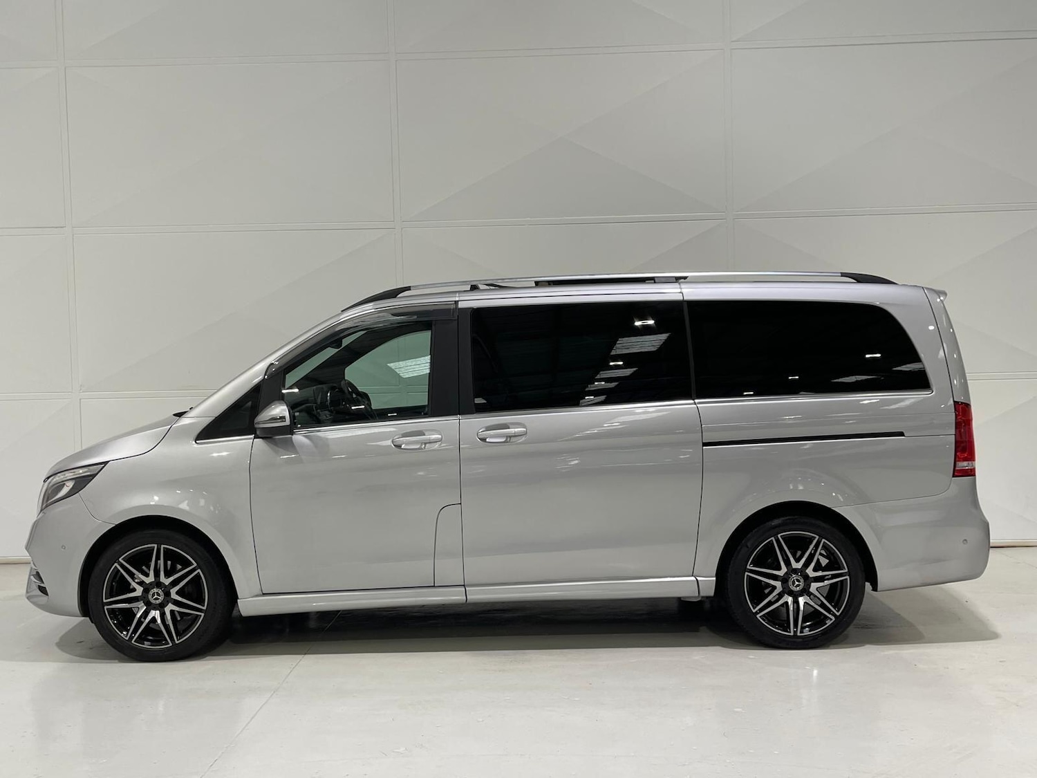 Used Mercedes-Benz V-Class 2019 for sale - 76398298: Photo 7