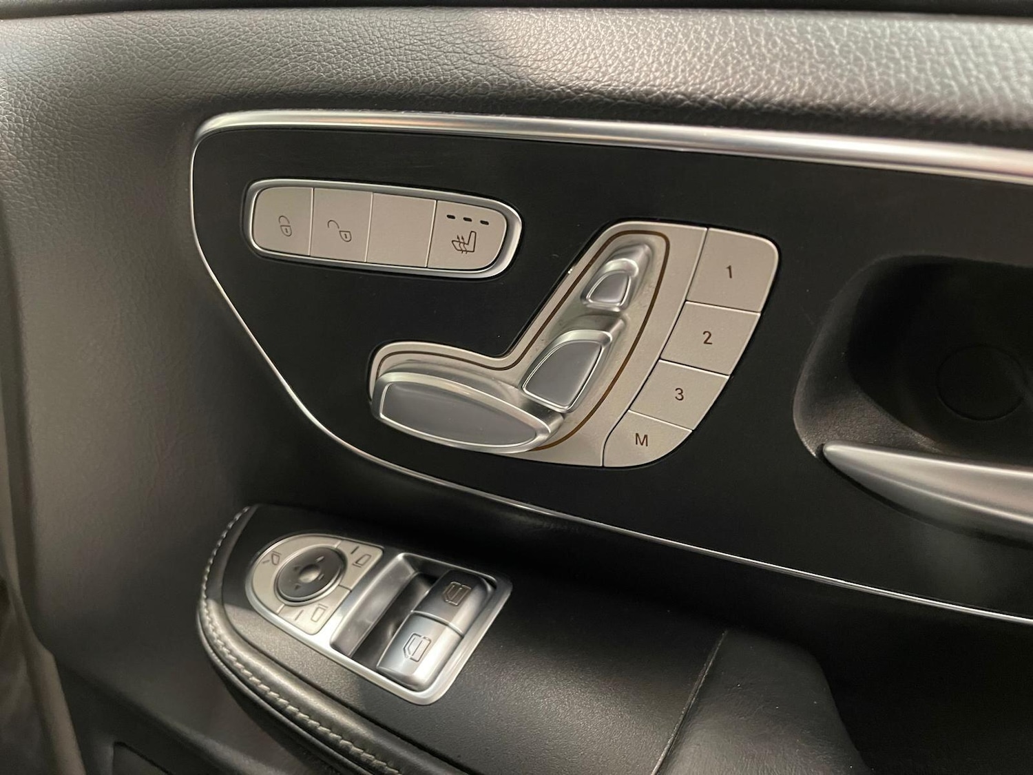 Used Mercedes-Benz V-Class 2019 for sale - 76398298: Photo 86