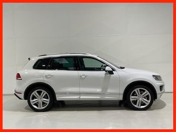 Used Volkswagen Touareg 2016 for sale - 76923137: Photo