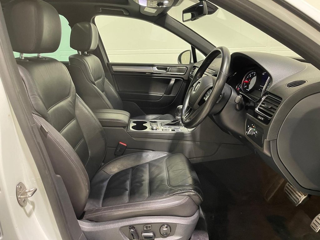 Used Volkswagen Touareg 2016 for sale - 76923137: Photo 30