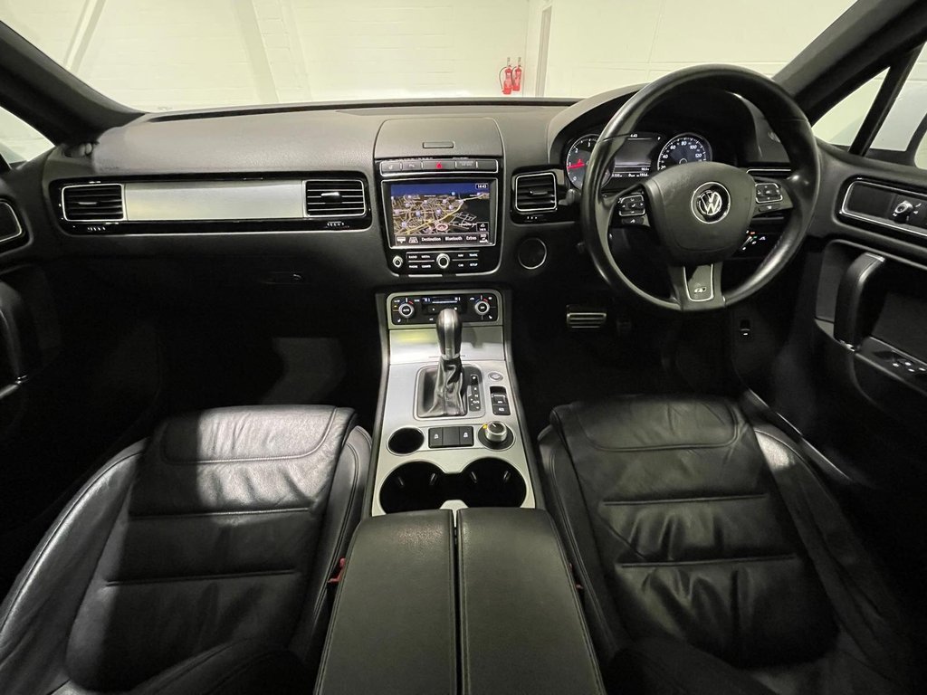 Used Volkswagen Touareg 2016 for sale - 76923137: Photo 32