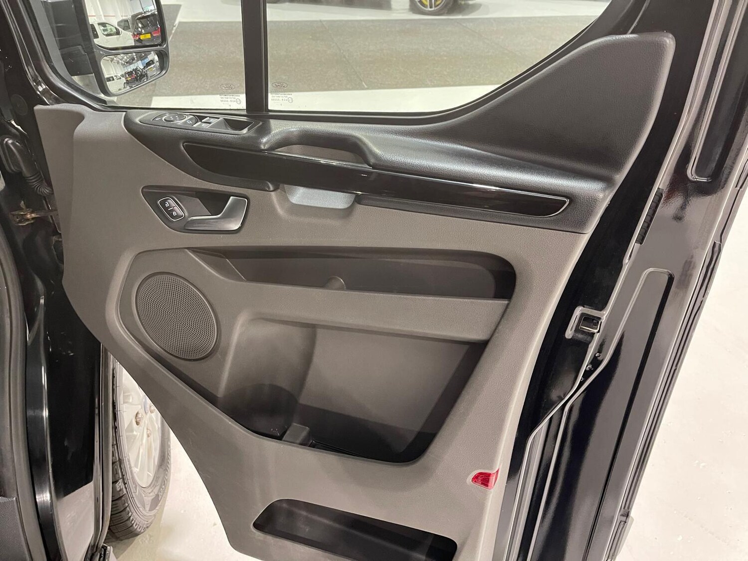 Used Ford Tourneo Custom 2018 for sale - 76398018: Photo 78