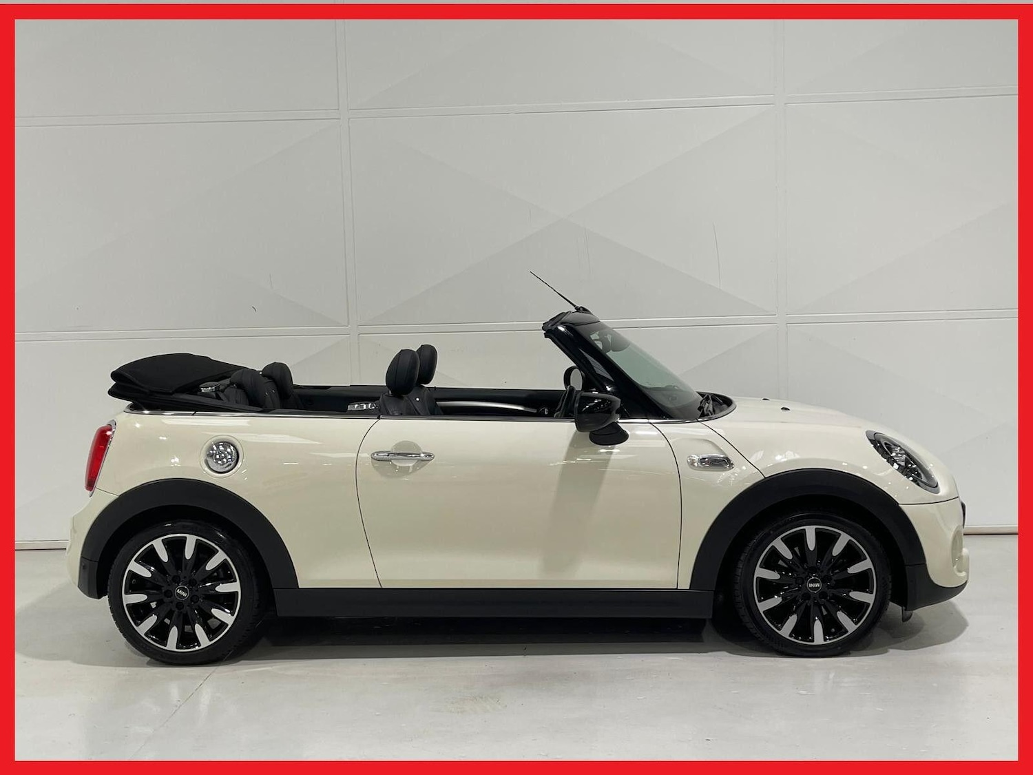 Used MINI Convertible 2021 for sale - 76398819: Photo 2
