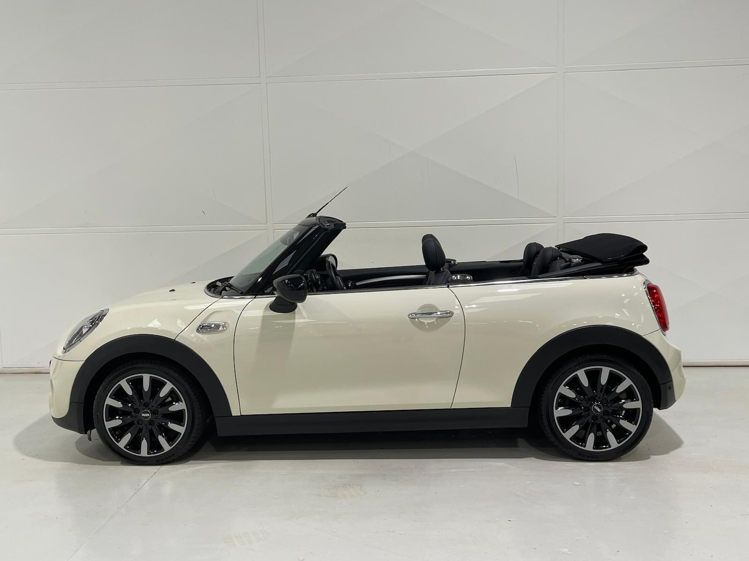 Used MINI Convertible 2021 for sale - 76398819: Photo 6