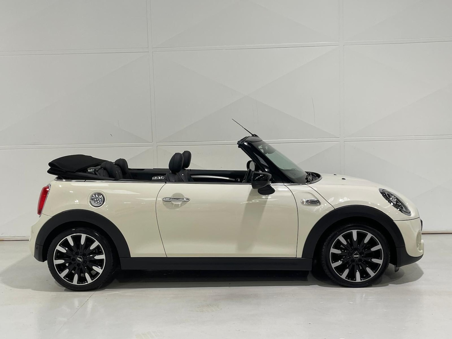 Used MINI Convertible 2021 for sale - 76398819: Photo 65