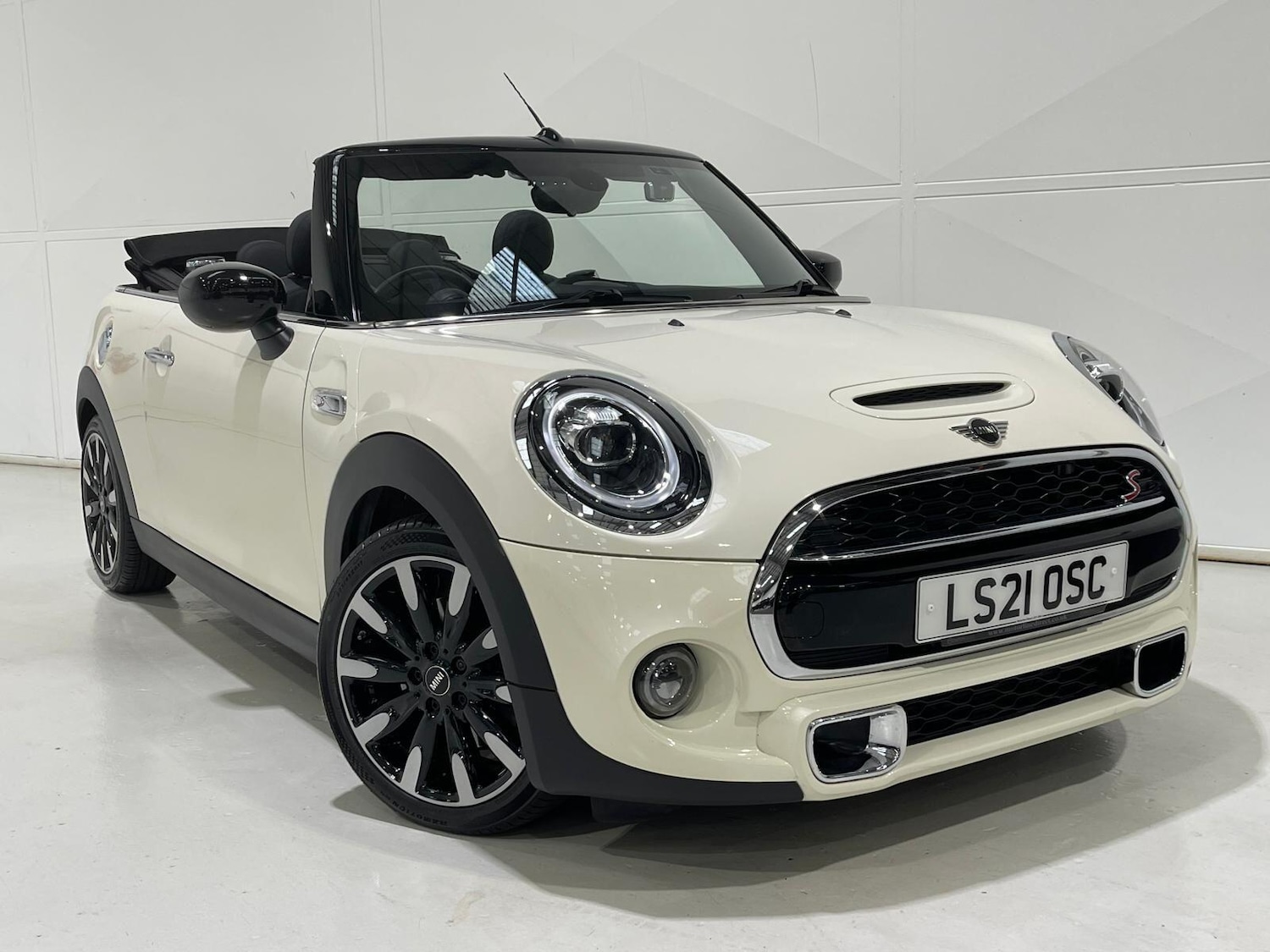 Used MINI Convertible 2021 for sale - 76398819: Photo 9