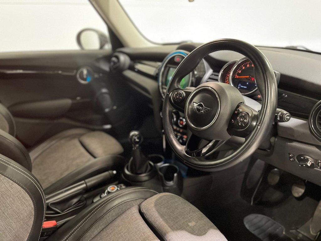 Used MINI Hatch 2018 for sale - 76900574: Photo 10