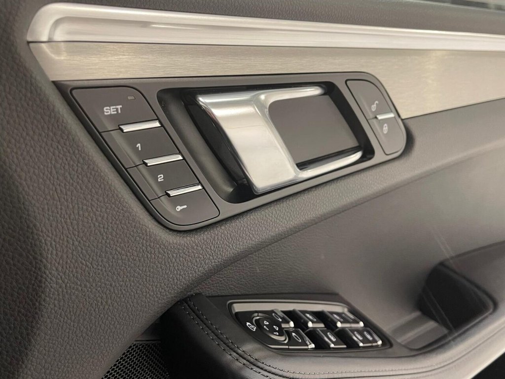 Used Porsche Macan 2018 for sale - 76481813: Photo 32