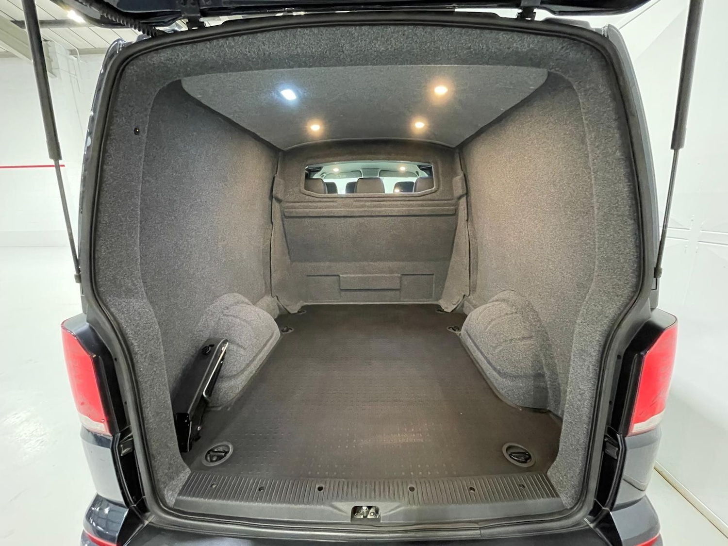 Used Volkswagen Transporter 2020 for sale - 76398110: Photo 48