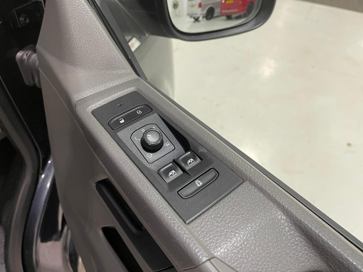 Used Volkswagen Transporter 2020 for sale - 76398110: Photo 81