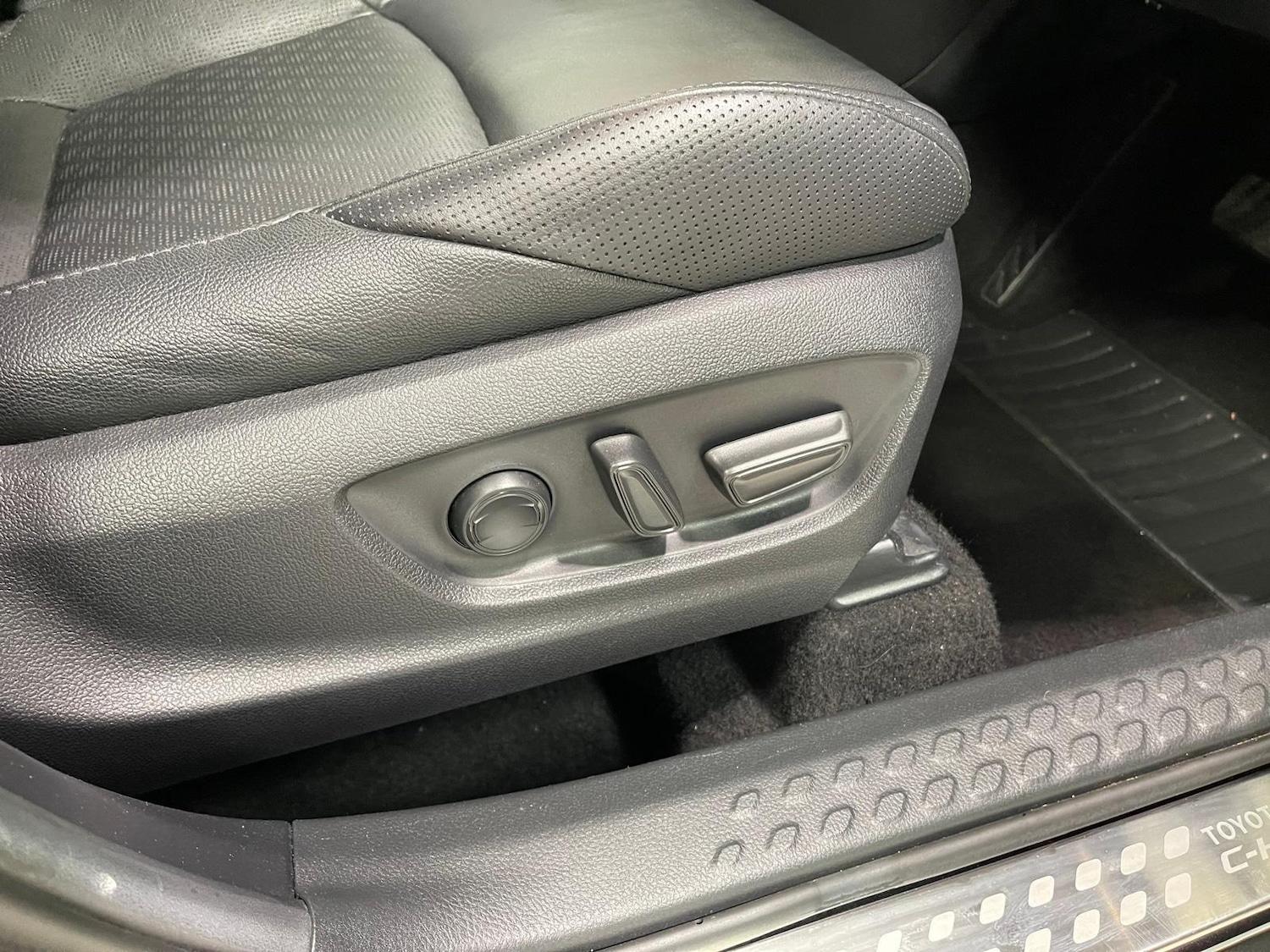 Used Toyota C-HR 2021 for sale - 76397912: Photo 23