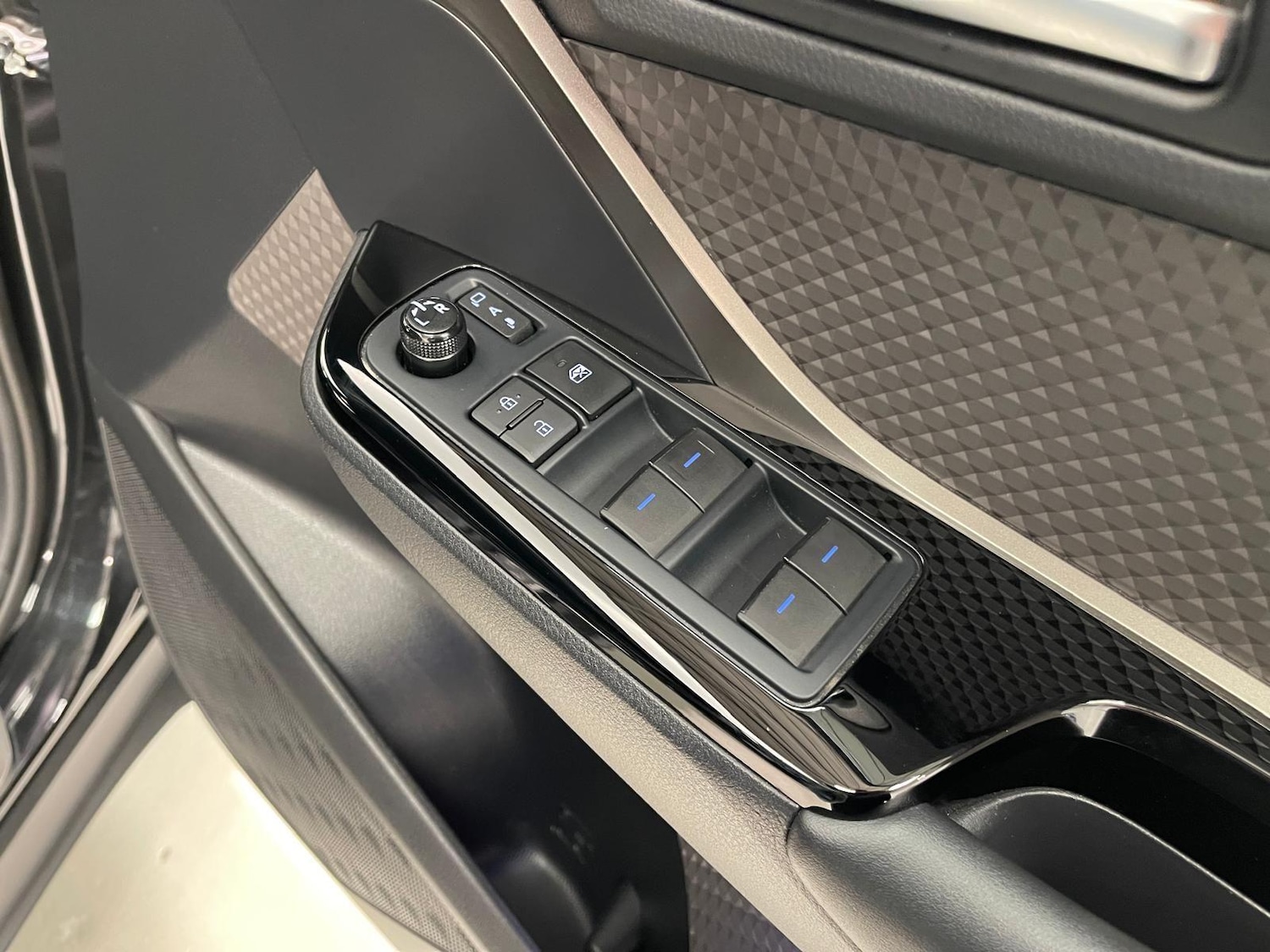 Used Toyota C-HR 2021 for sale - 76397912: Photo 27