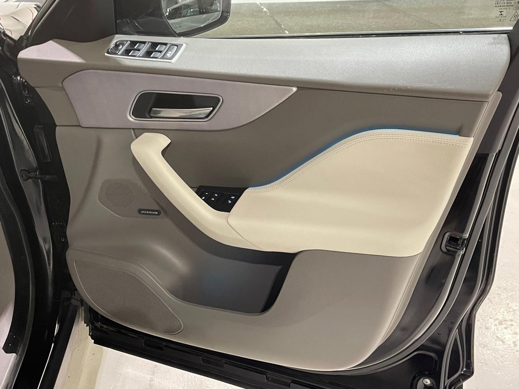 Used Jaguar F-Pace 2018 for sale - 77451879: Photo 29