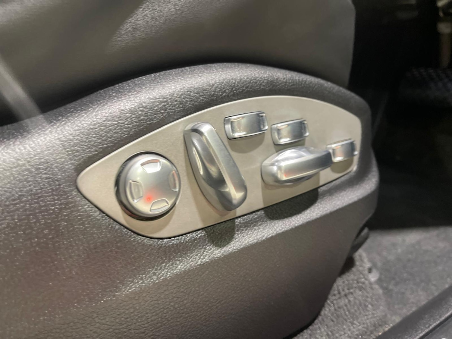 Used Porsche Macan 2018 for sale - 76399333: Photo 31