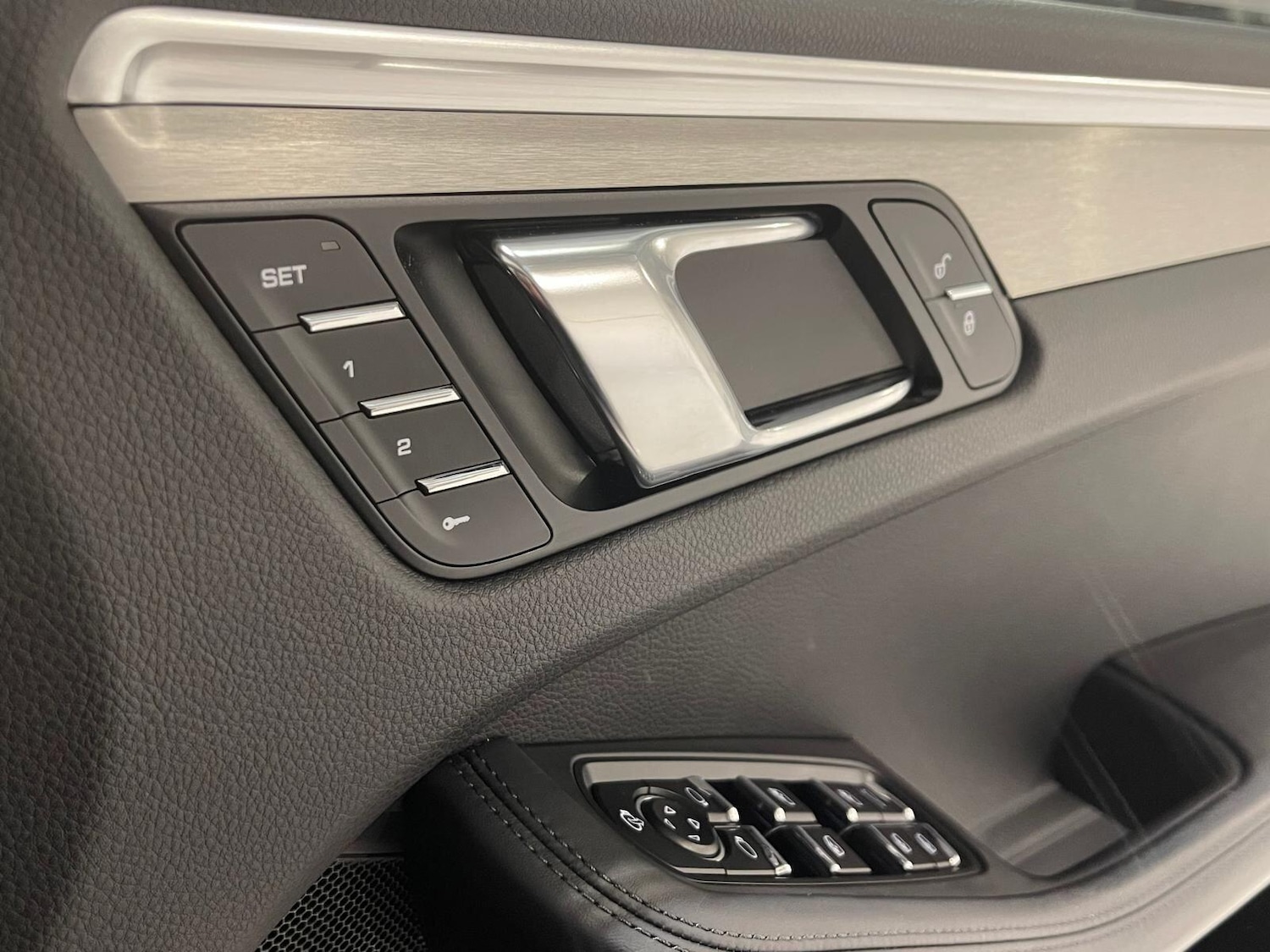 Used Porsche Macan 2018 for sale - 76399333: Photo 97