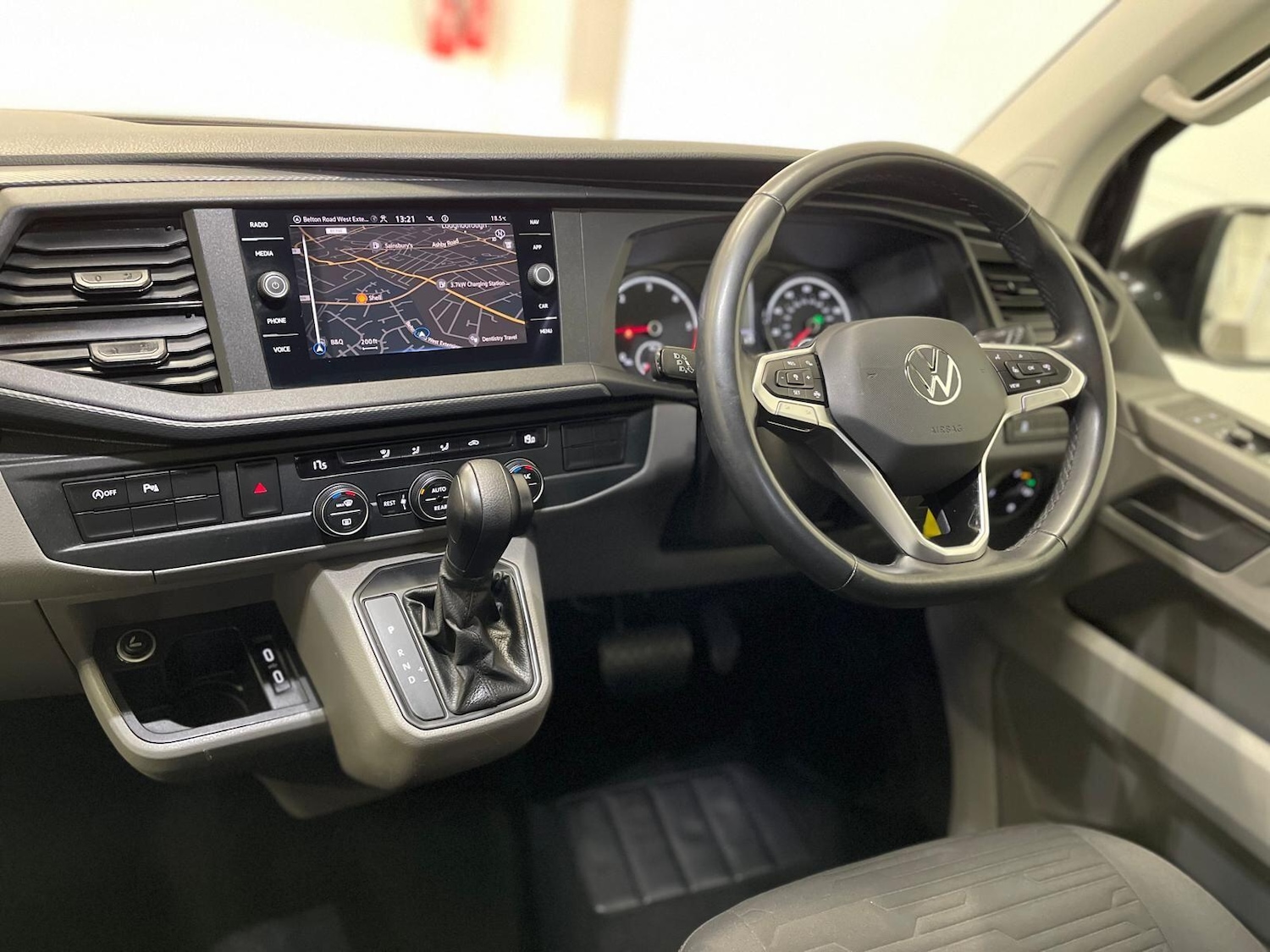 Used Volkswagen Transporter Shuttle 2022 for sale - 76399331: Photo 86