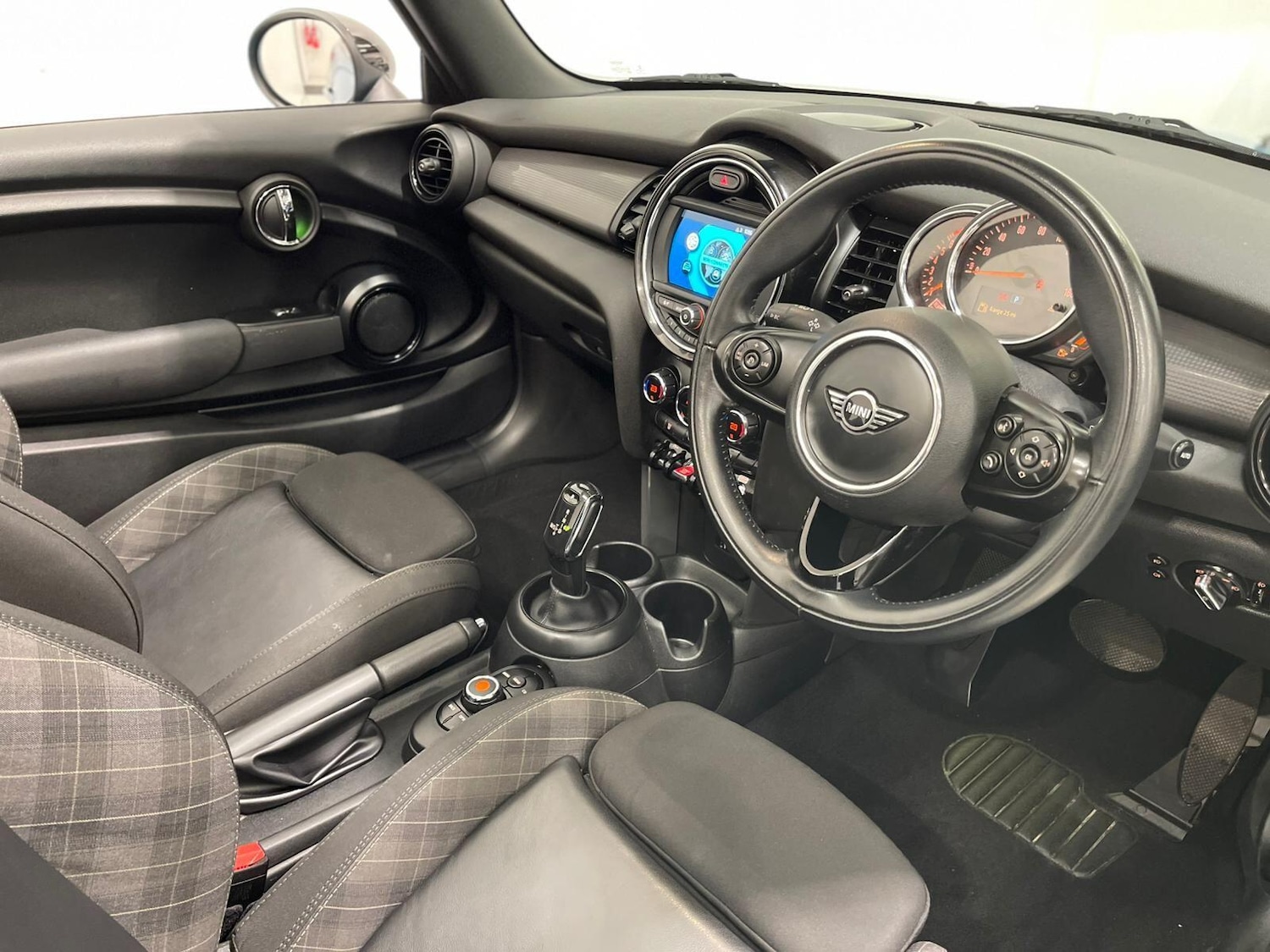 Used MINI Convertible 2018 for sale - 76398149: Photo 15