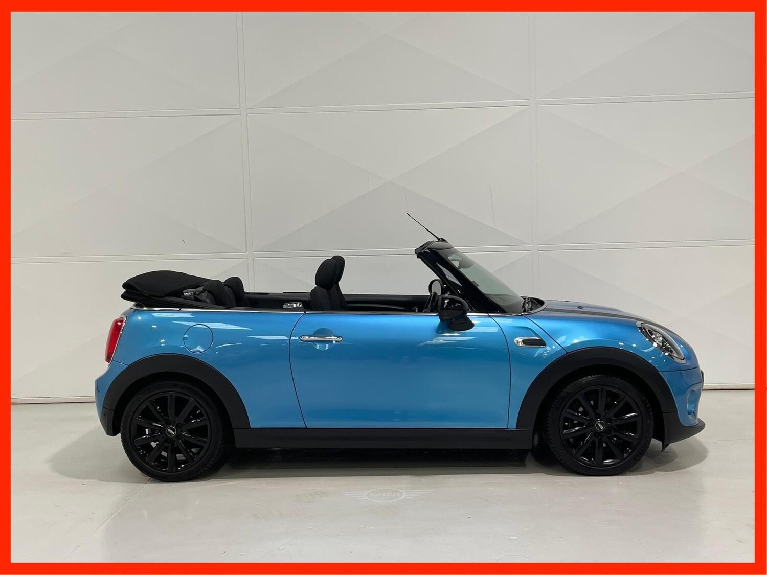 Used MINI Convertible 2018 for sale - 76398149: Photo 2