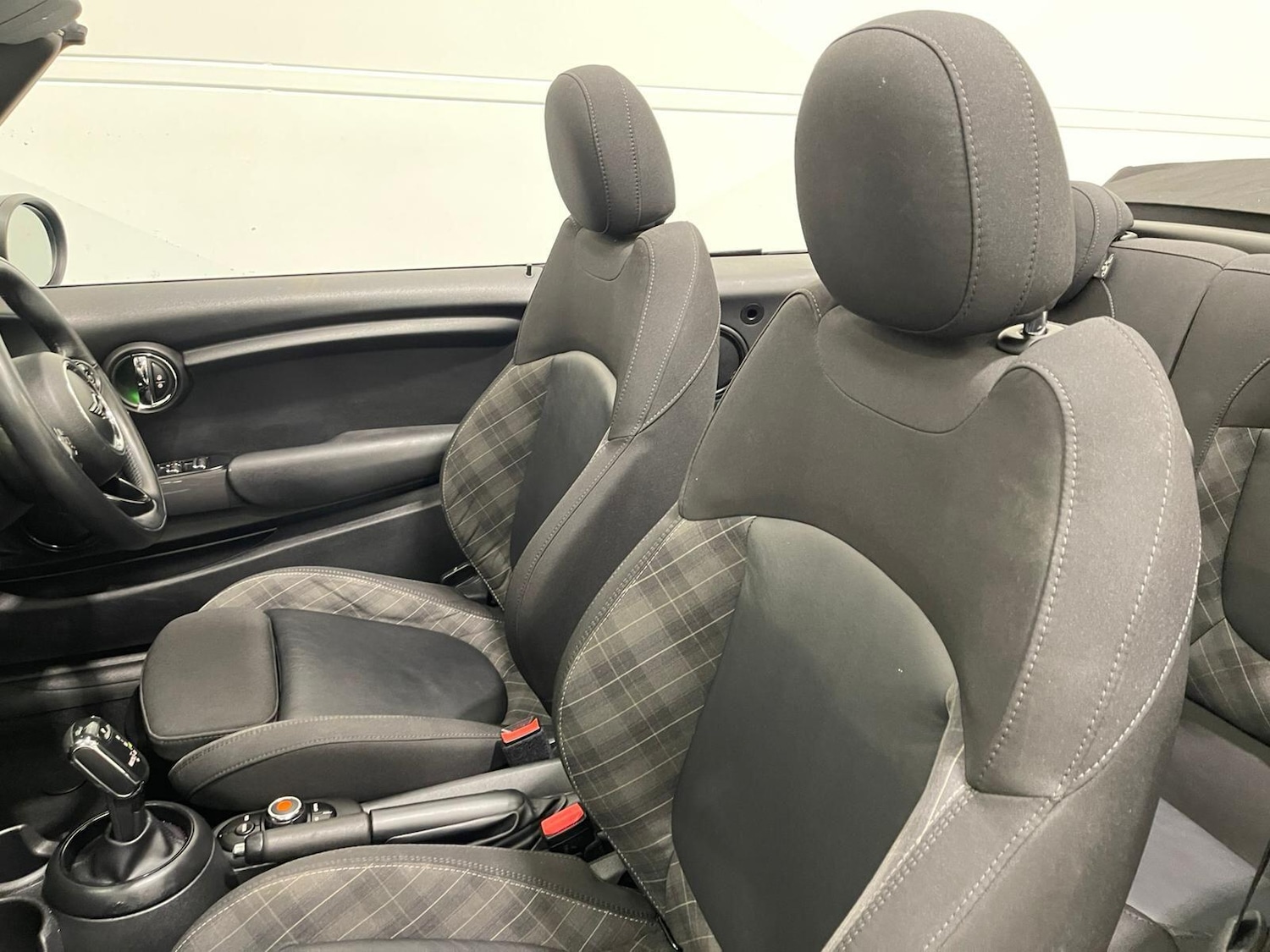 Used MINI Convertible 2018 for sale - 76398149: Photo 30