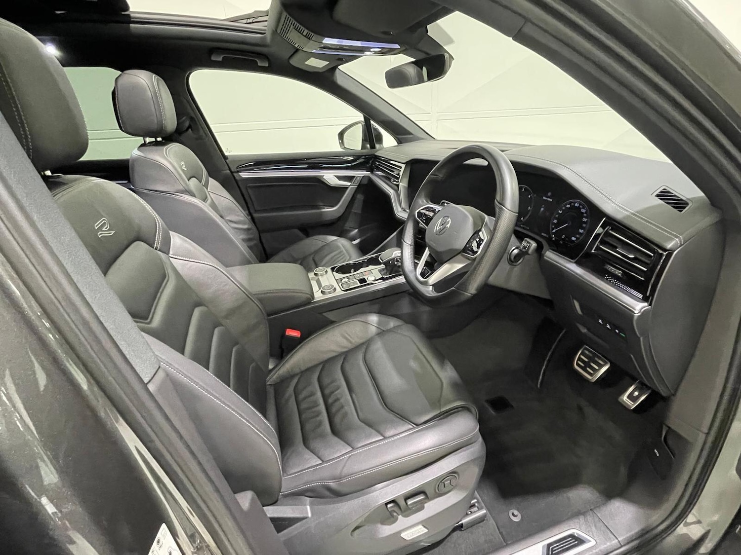 Used Volkswagen Touareg 2023 for sale - 76398908: Photo 35