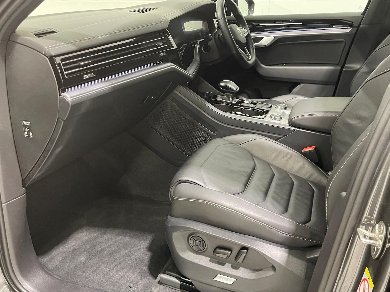 Used Volkswagen Touareg 2023 for sale - 76398908: Photo 38