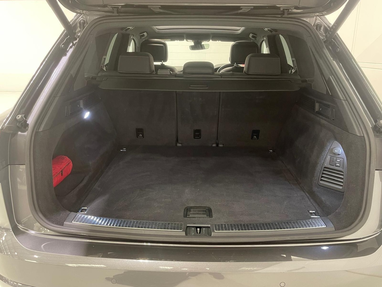 Used Volkswagen Touareg 2023 for sale - 76398908: Photo 57