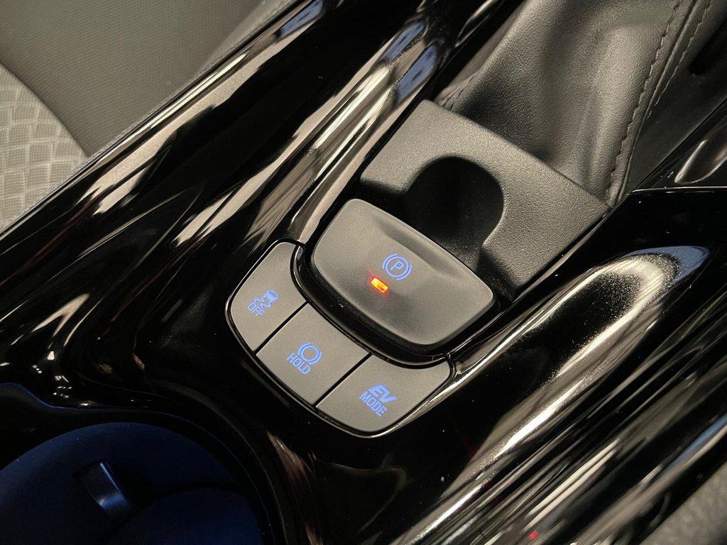 Used Toyota C-HR 2023 for sale - 76559102: Photo 18