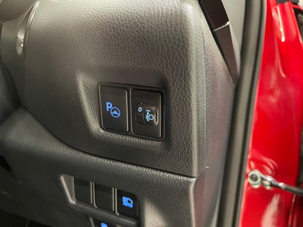 Used Toyota C-HR 2023 for sale - 76559102: Photo 23